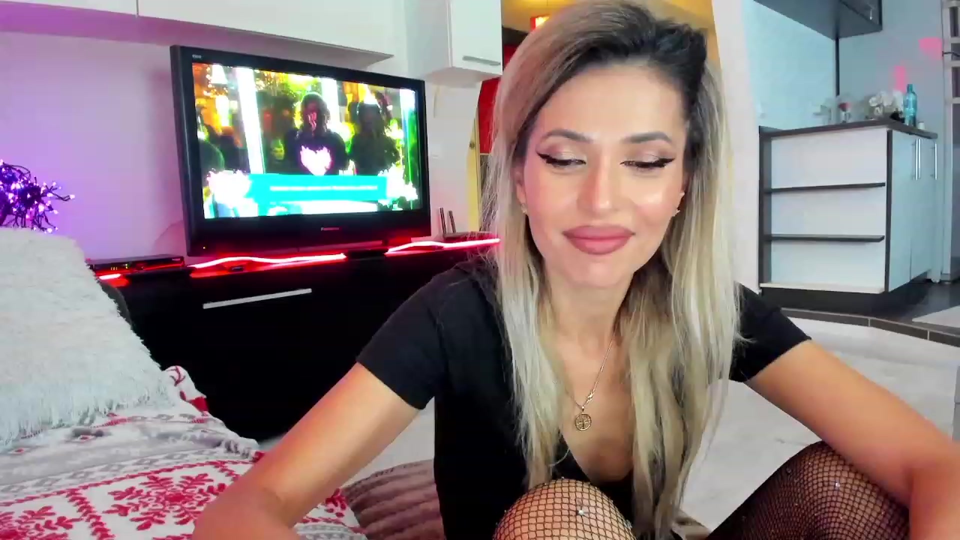 Gallery image thumbnail from SmileyTinaa's myfreecams stream on, 12/21/2023, 23:08 image 2 of 20