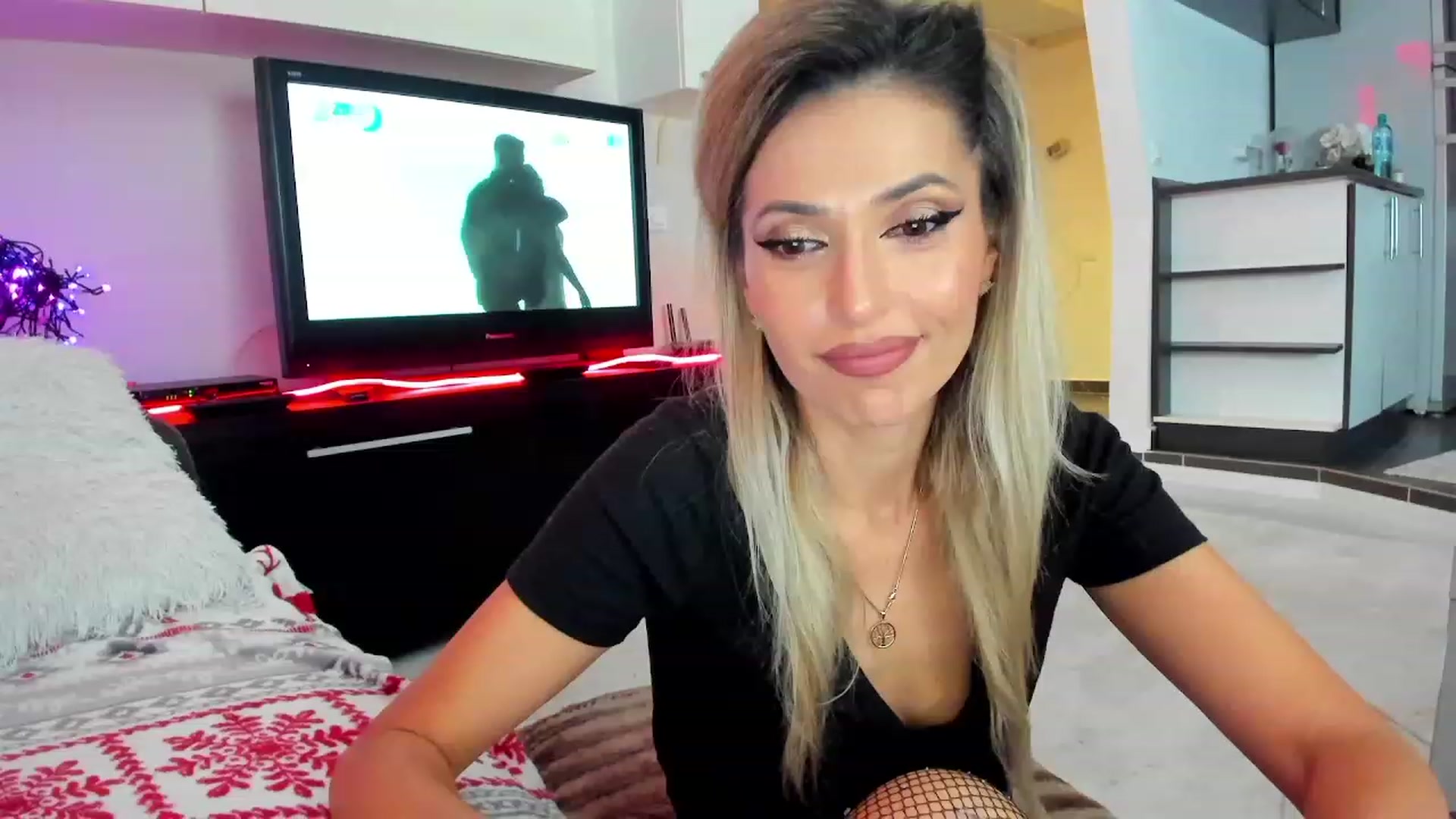 Gallery image thumbnail from SmileyTinaa's myfreecams stream on, 12/21/2023, 23:08 image 4 of 20