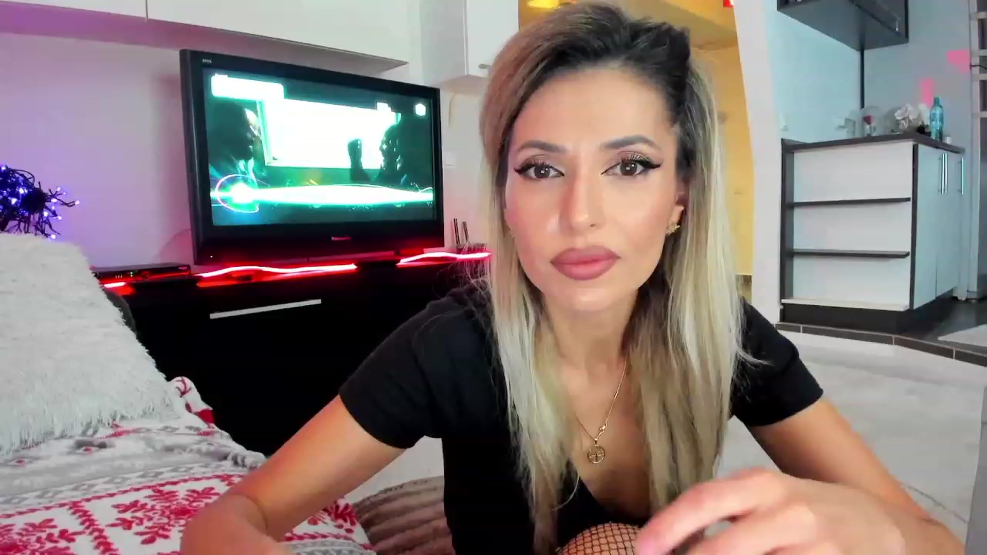 Gallery image thumbnail from SmileyTinaa's myfreecams stream on, 12/21/2023, 23:08 image 3 of 20
