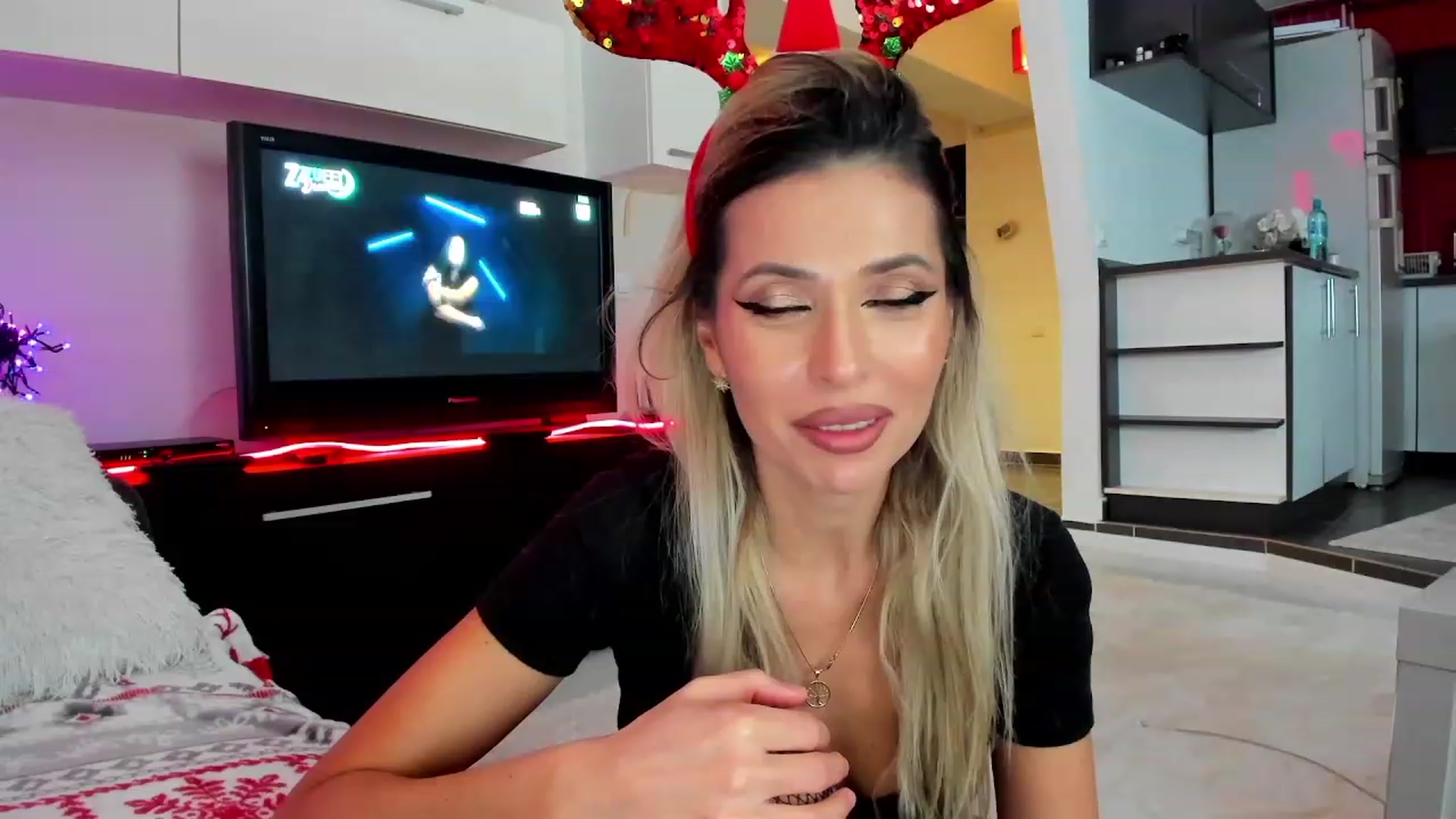 Gallery image thumbnail from SmileyTinaa's myfreecams stream on, 12/21/2023, 23:08 image 10 of 20