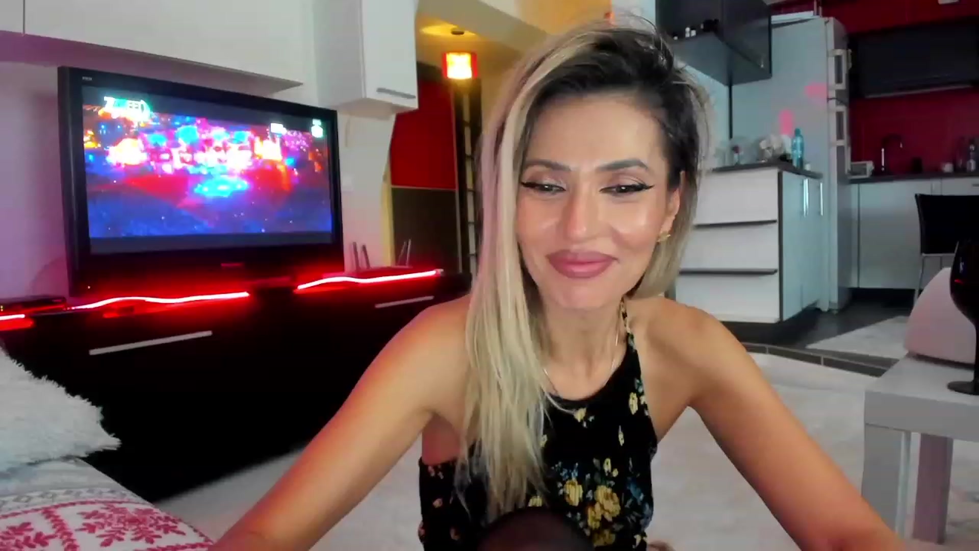 Gallery image thumbnail from SmileyTinaa's myfreecams stream on, 12/22/2023, 23:00 image 10 of 20