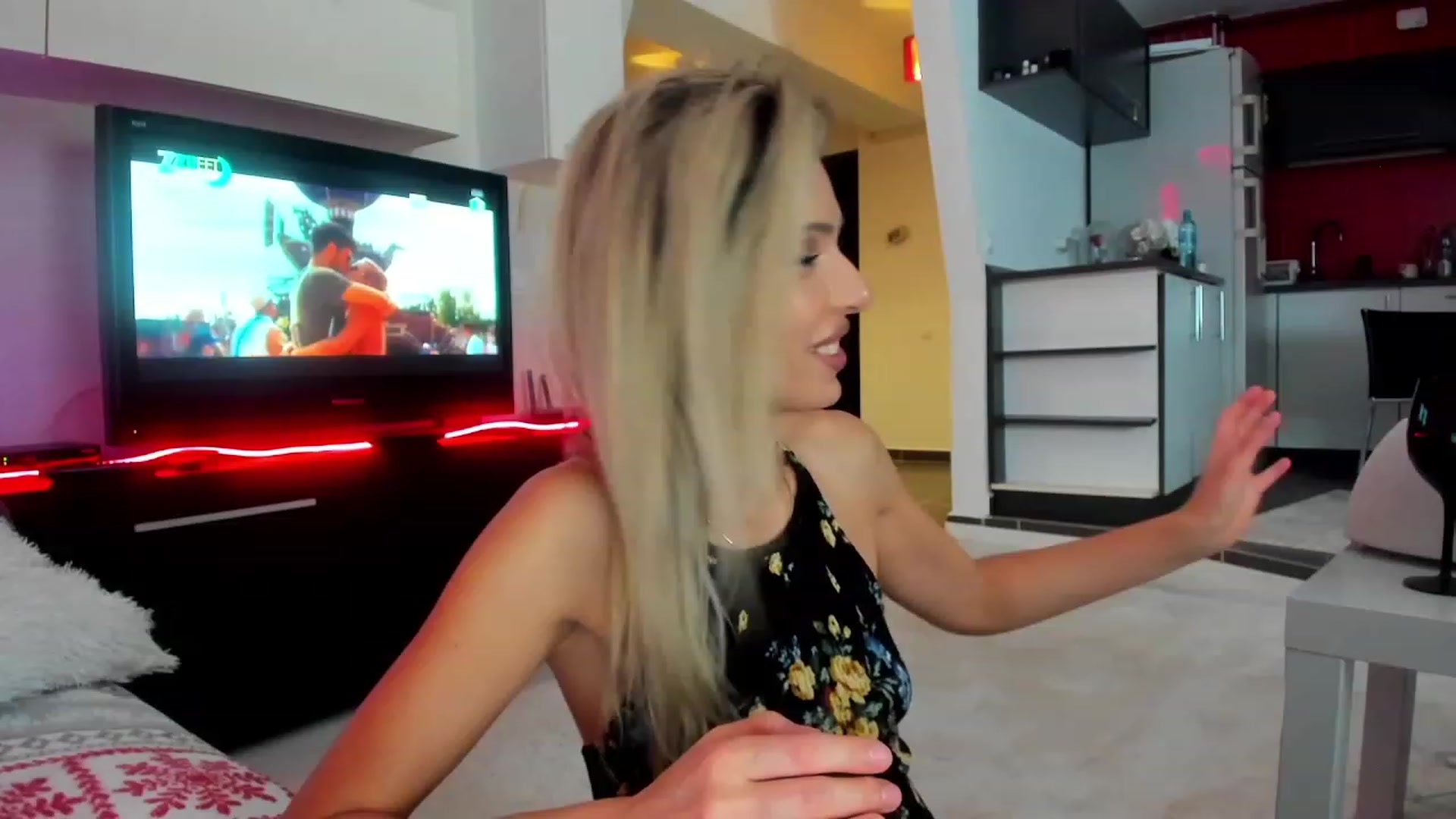 Gallery image thumbnail from SmileyTinaa's myfreecams stream on, 12/22/2023, 23:00 image 9 of 20
