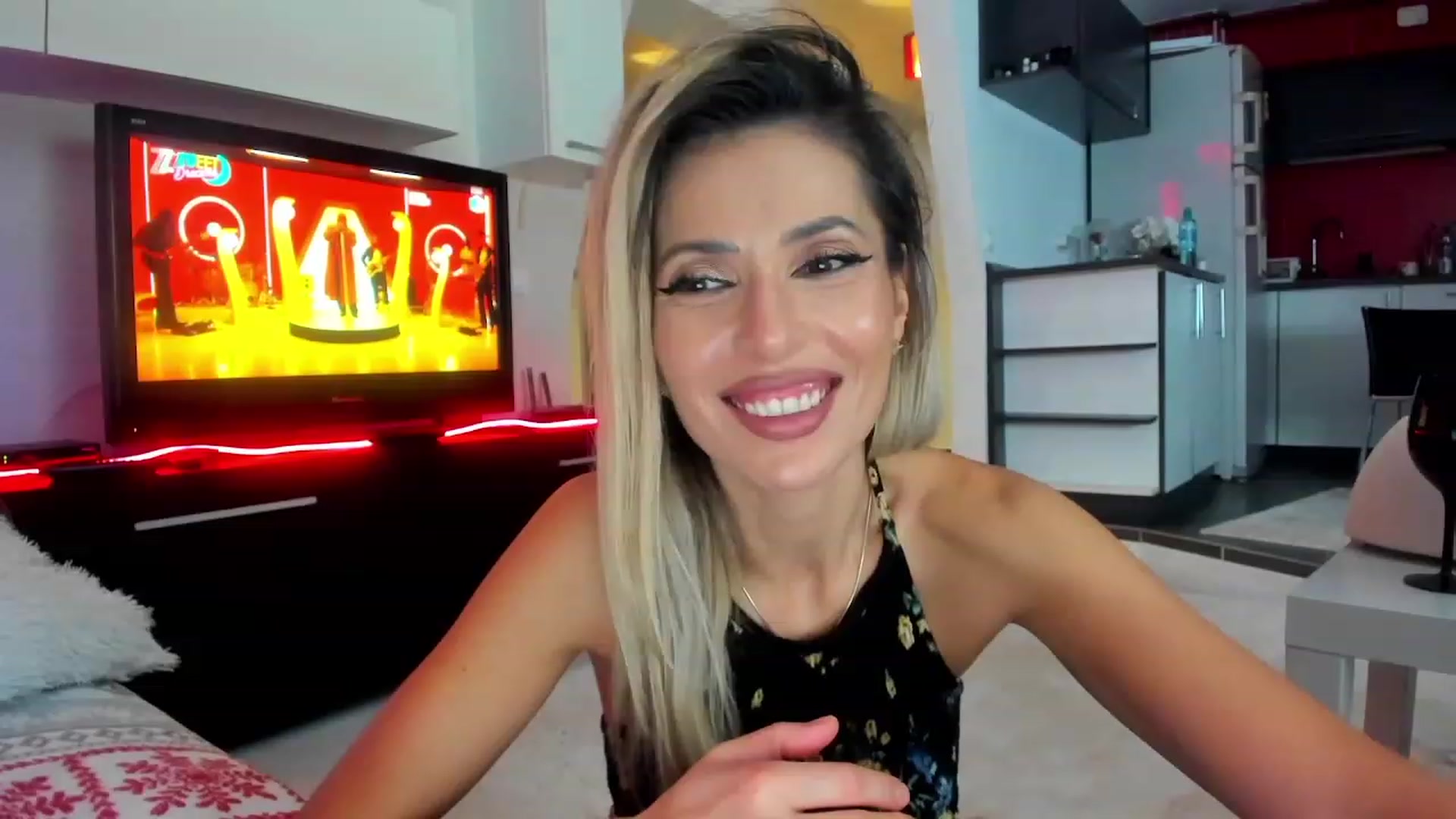 Gallery image thumbnail from SmileyTinaa's myfreecams stream on, 12/22/2023, 23:00 image 7 of 20