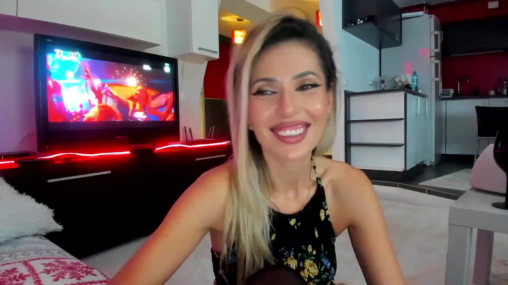 Gallery image thumbnail from SmileyTinaa's myfreecams stream on, 12/22/2023, 23:00 image 11 of 20