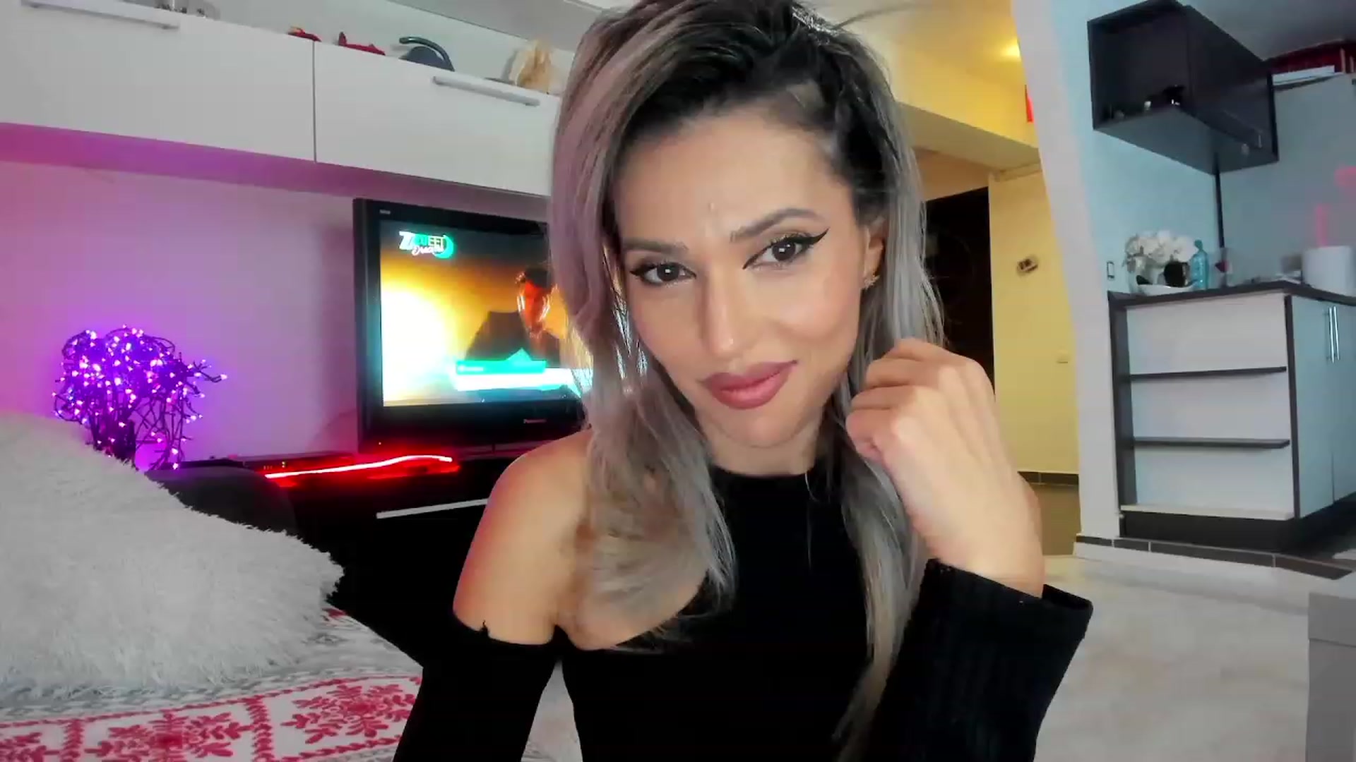 Gallery image thumbnail from SmileyTinaa's myfreecams stream on, 01/16/2024, 01:15 image 2 of 20