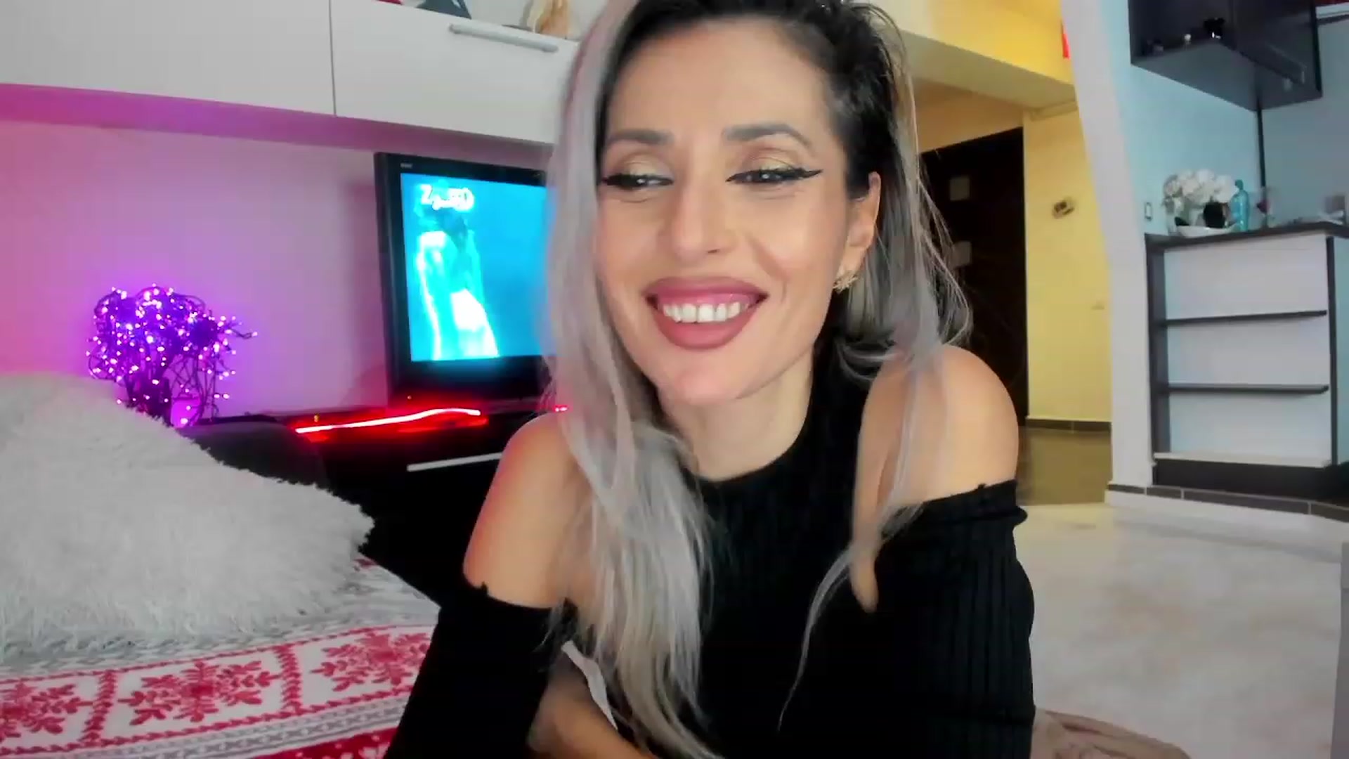 Gallery image thumbnail from SmileyTinaa's myfreecams stream on, 01/16/2024, 01:15 image 17 of 20