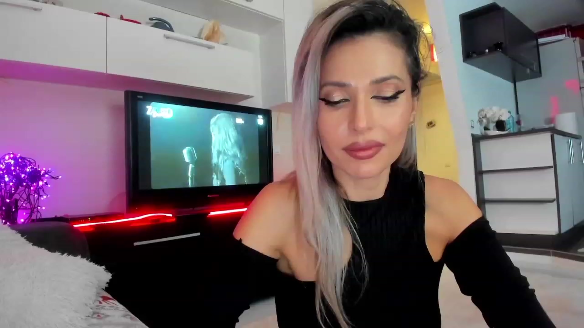 Gallery image thumbnail from SmileyTinaa's myfreecams stream on, 01/16/2024, 01:15 image 11 of 20