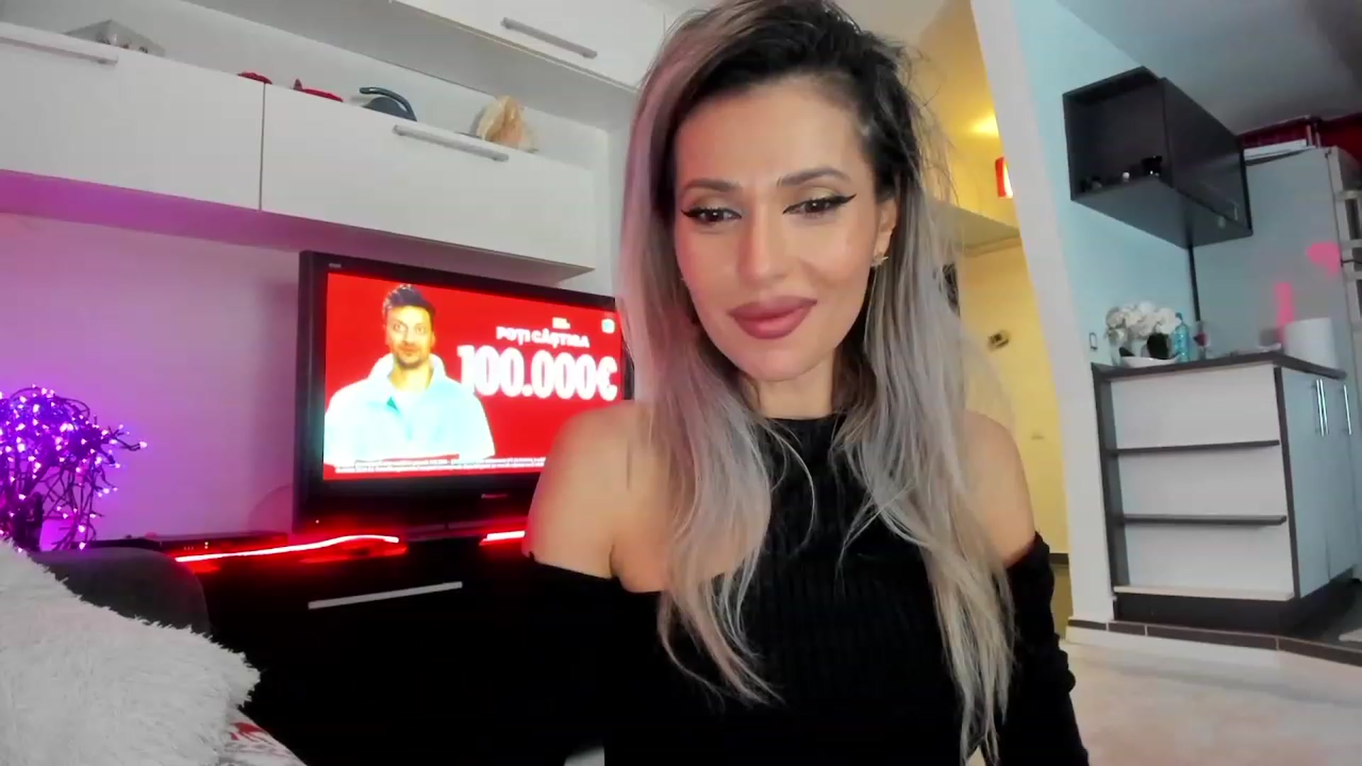 Gallery image thumbnail from SmileyTinaa's myfreecams stream on, 01/16/2024, 01:15 image 10 of 20