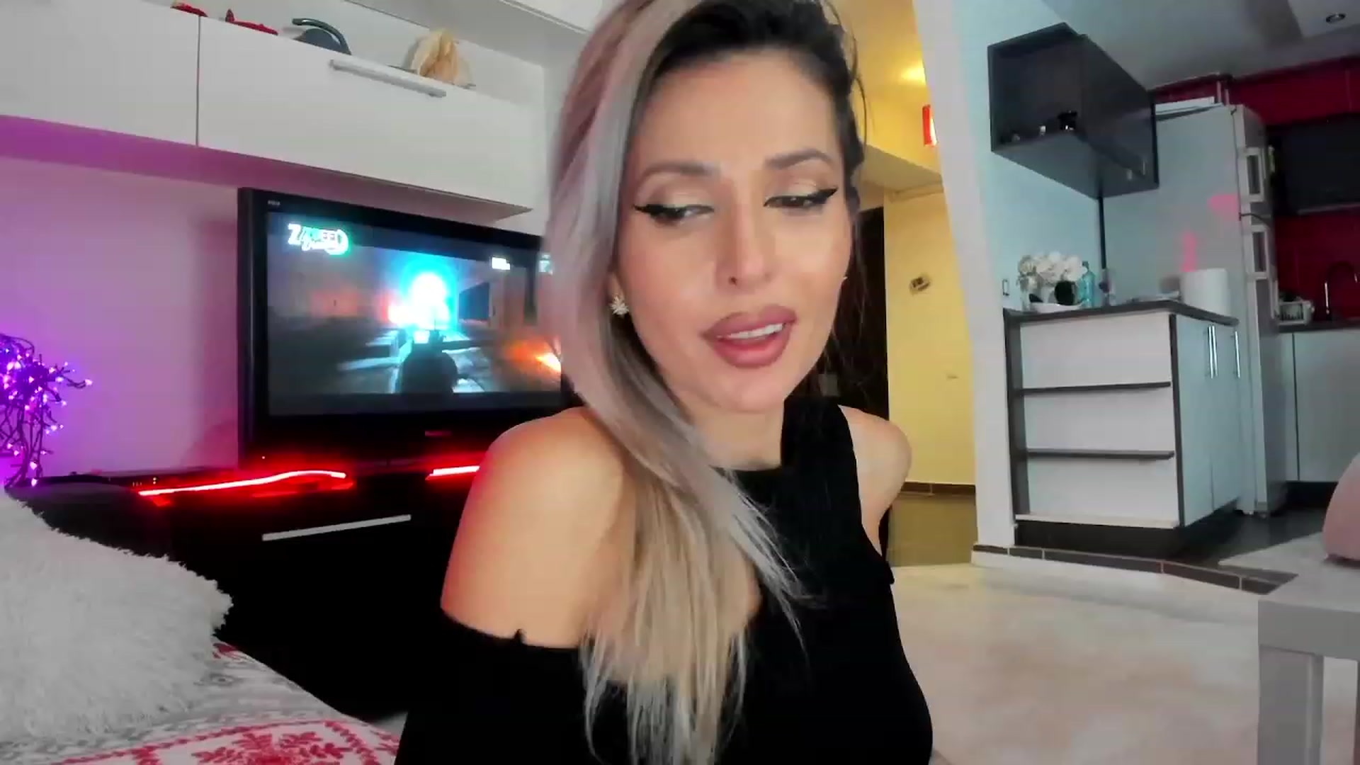 Gallery image thumbnail from SmileyTinaa's myfreecams stream on, 01/16/2024, 01:15 image 15 of 20