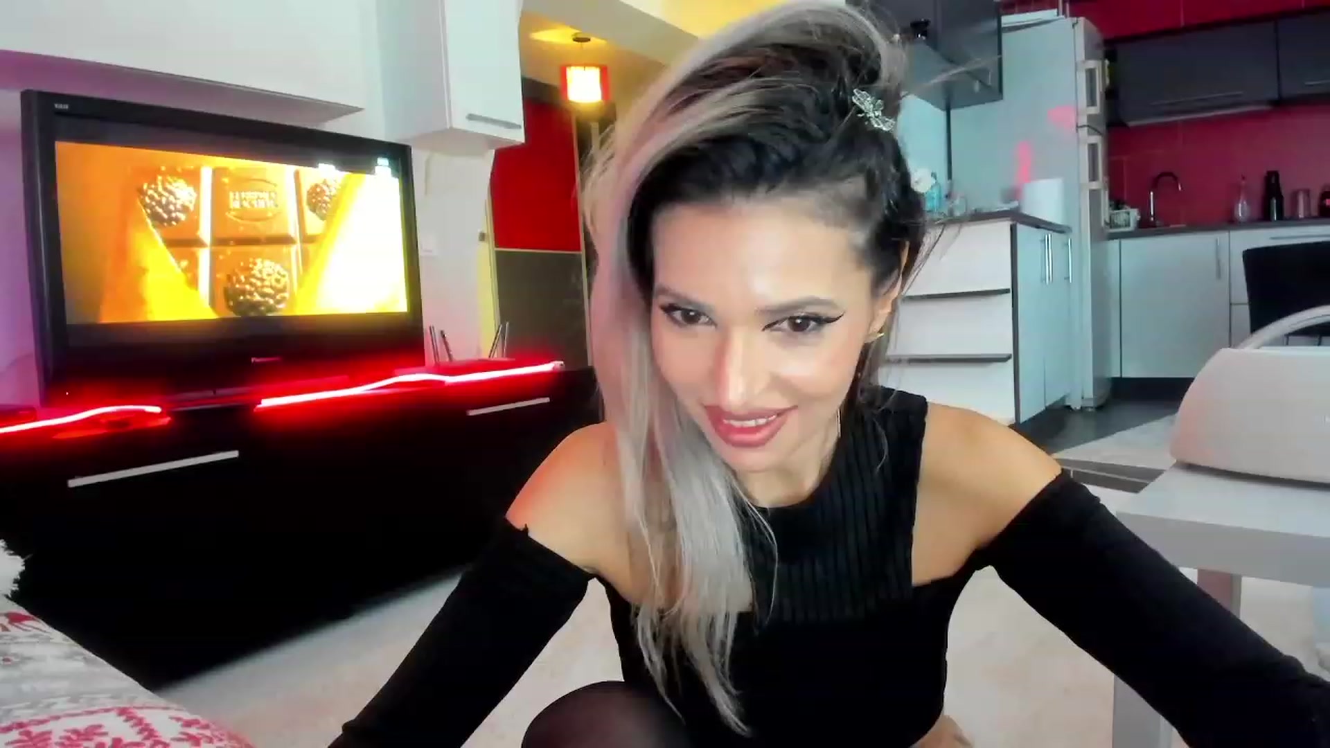Gallery image thumbnail from SmileyTinaa's myfreecams stream on, 01/16/2024, 01:15 image 8 of 20