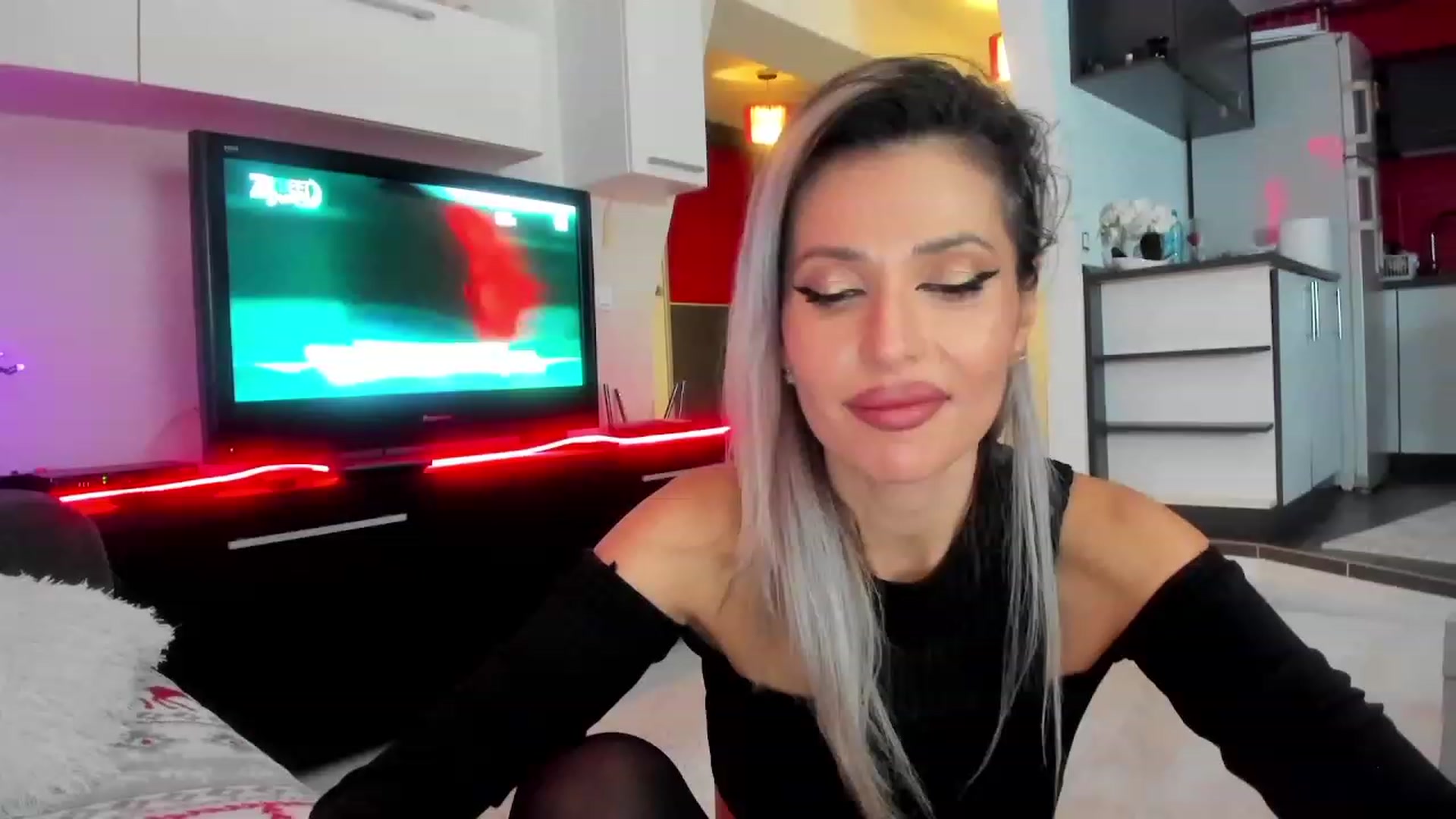 Gallery image thumbnail from SmileyTinaa's myfreecams stream on, 01/16/2024, 01:15 image 12 of 20
