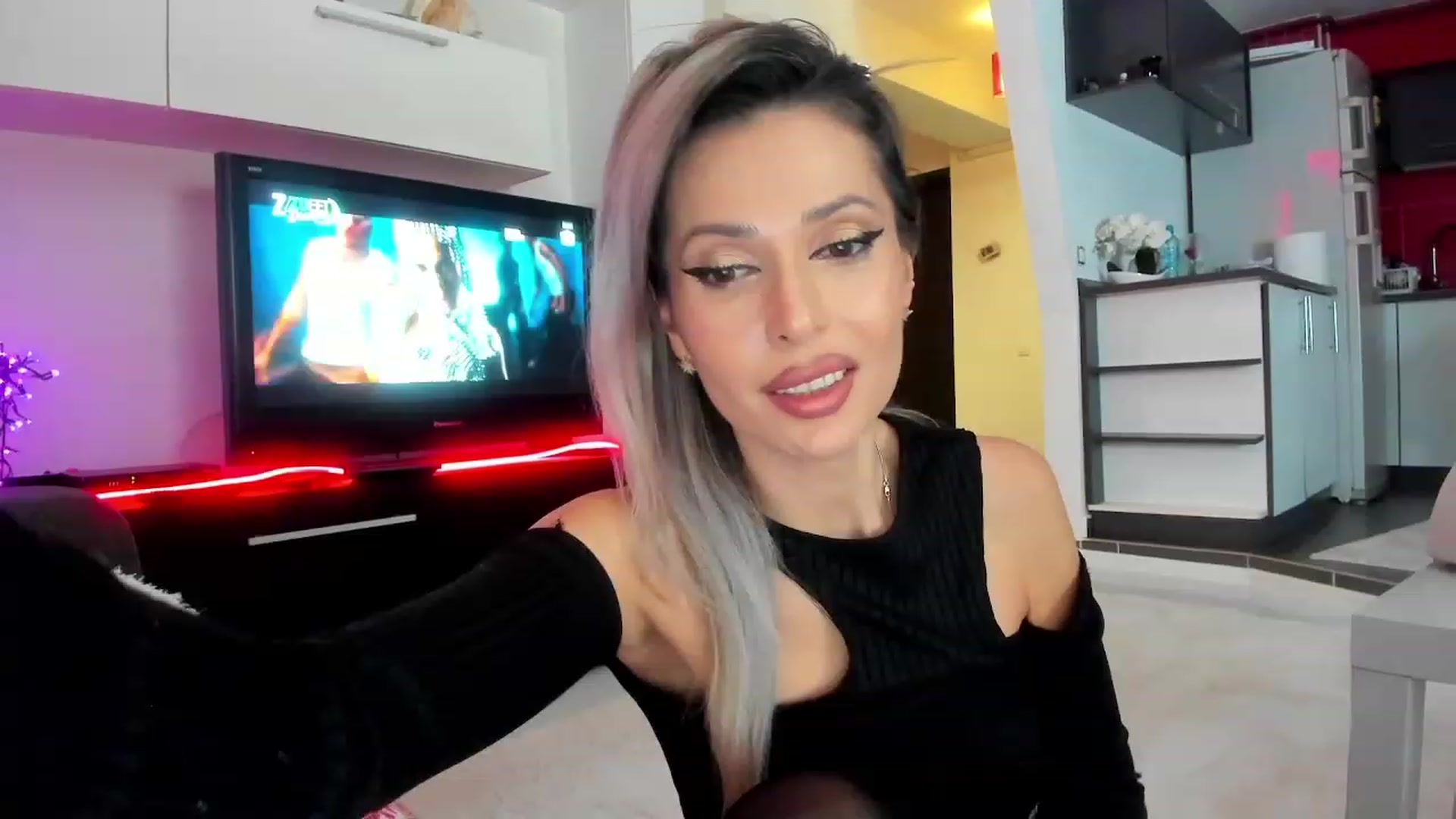 Gallery image thumbnail from SmileyTinaa's myfreecams stream on, 01/16/2024, 01:15 image 1 of 20