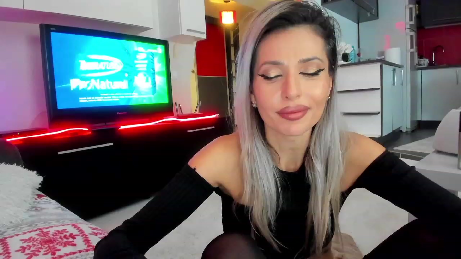 Gallery image thumbnail from SmileyTinaa's myfreecams stream on, 01/16/2024, 01:15 image 18 of 20