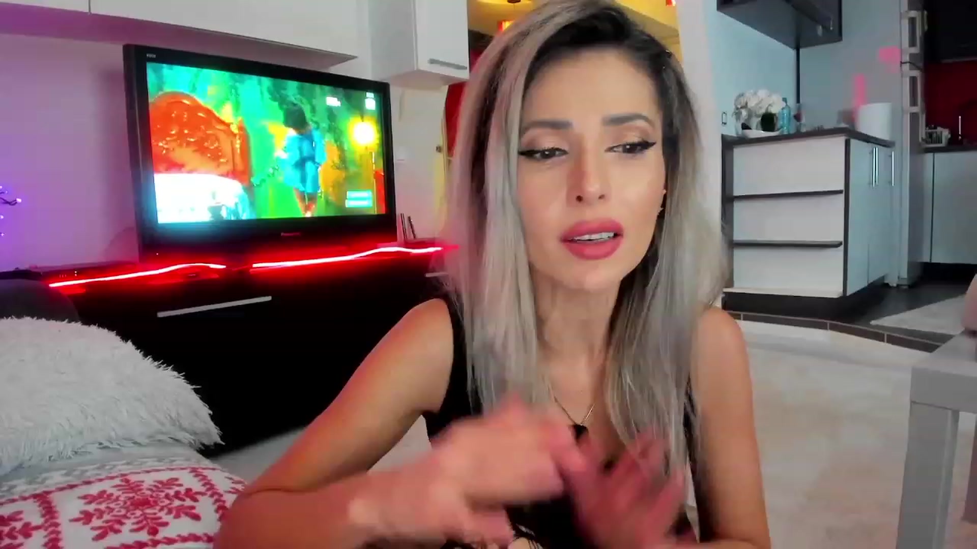 Gallery image thumbnail from SmileyTinaa's myfreecams stream on, 01/16/2024, 21:48 image 13 of 20