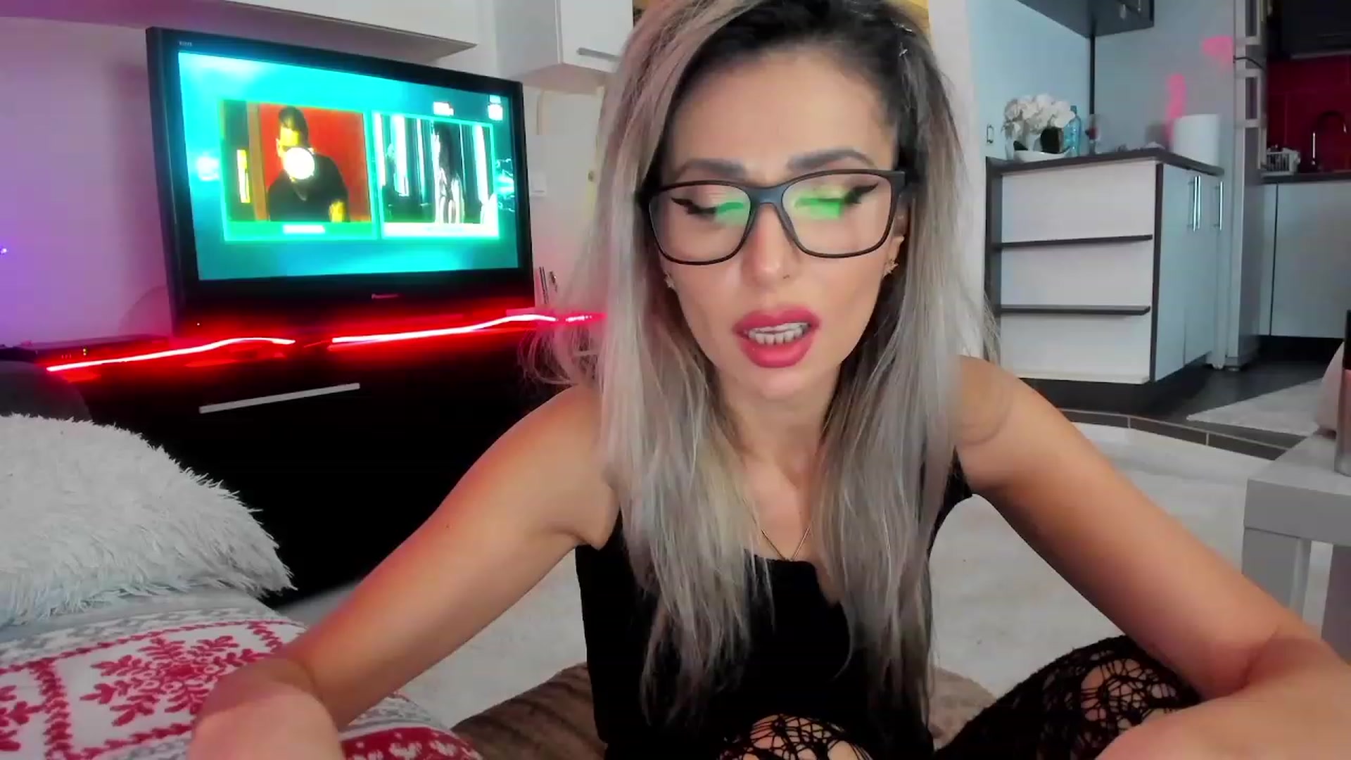Gallery image thumbnail from SmileyTinaa's myfreecams stream on, 01/16/2024, 21:48 image 9 of 20