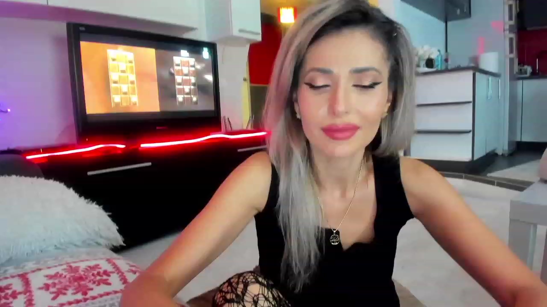 Gallery image thumbnail from SmileyTinaa's myfreecams stream on, 01/16/2024, 21:48 image 20 of 20