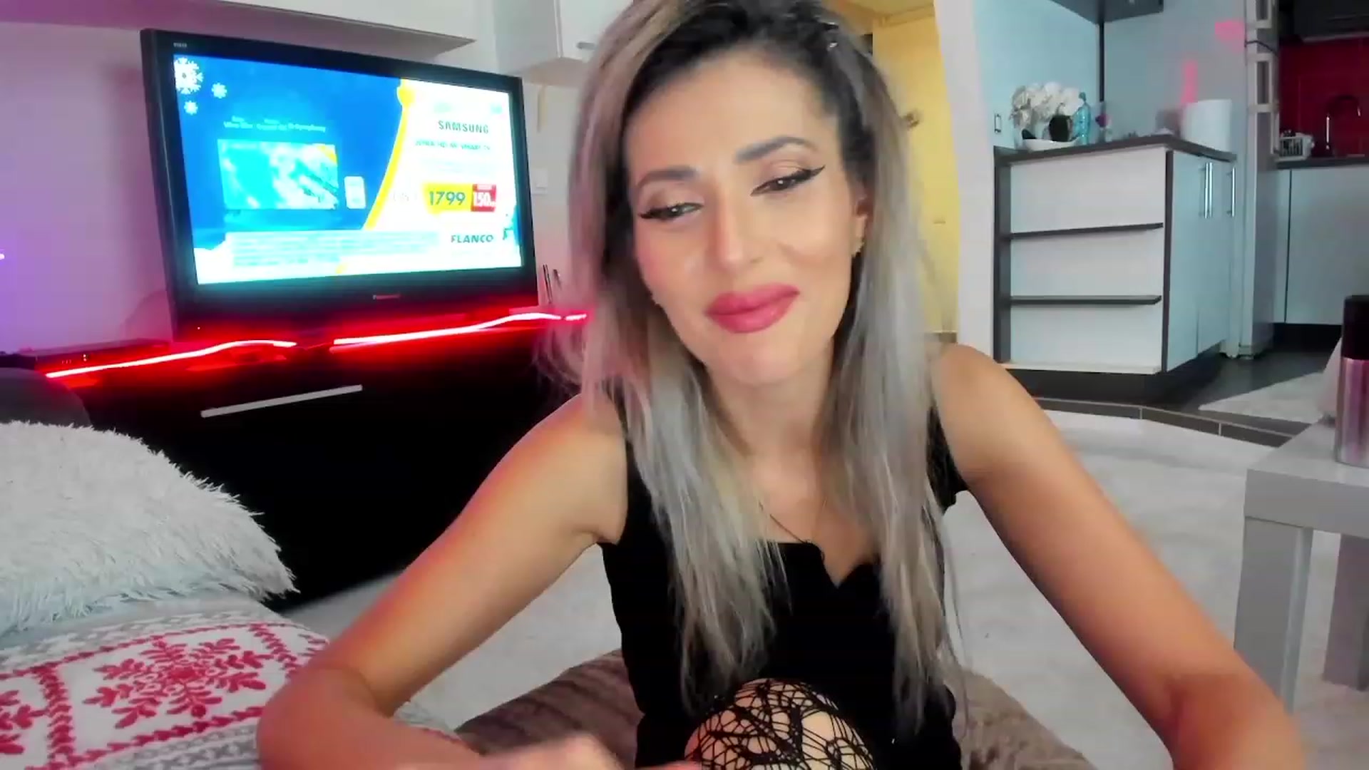 Gallery image thumbnail from SmileyTinaa's myfreecams stream on, 01/16/2024, 21:48 image 2 of 20
