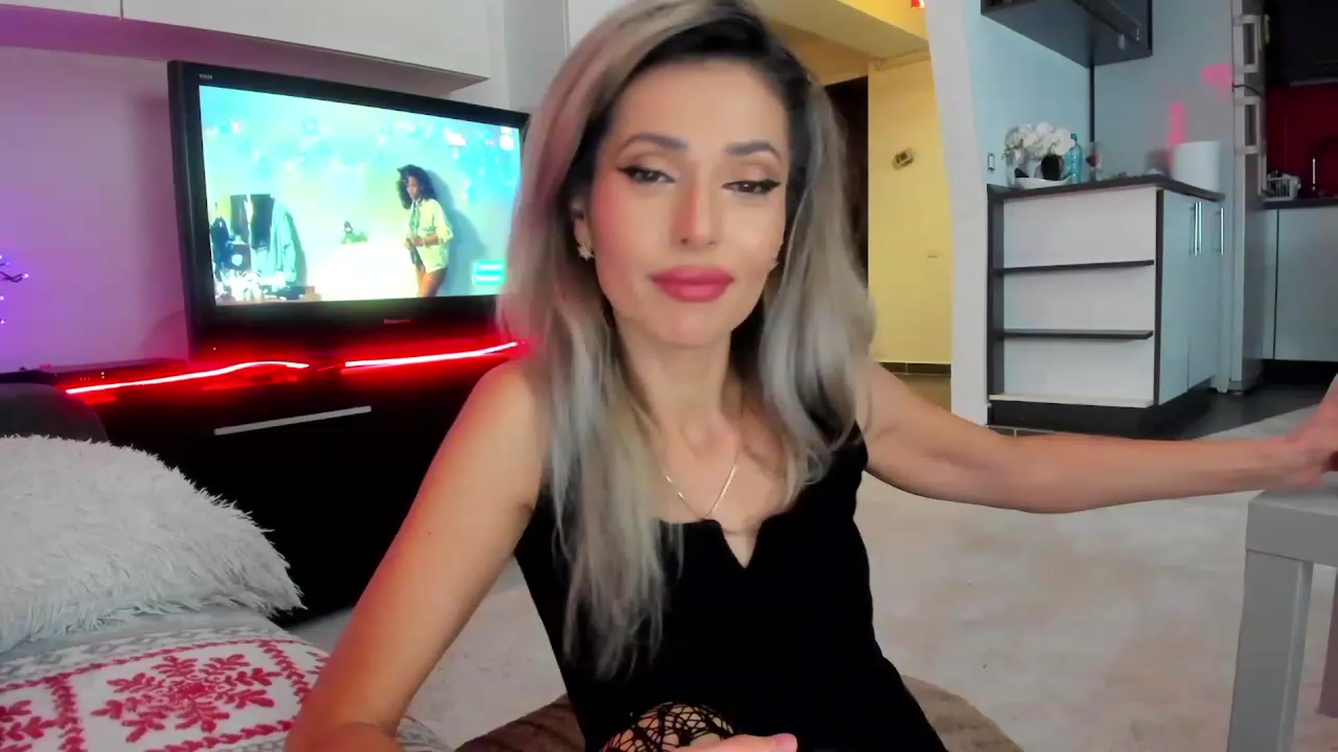 Gallery image thumbnail from SmileyTinaa's myfreecams stream on, 01/16/2024, 21:48 image 17 of 20