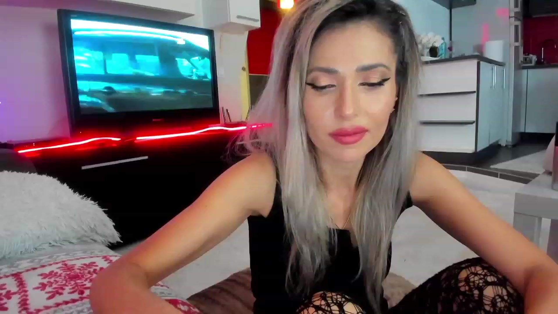 Gallery image thumbnail from SmileyTinaa's myfreecams stream on, 01/16/2024, 21:48 image 10 of 20