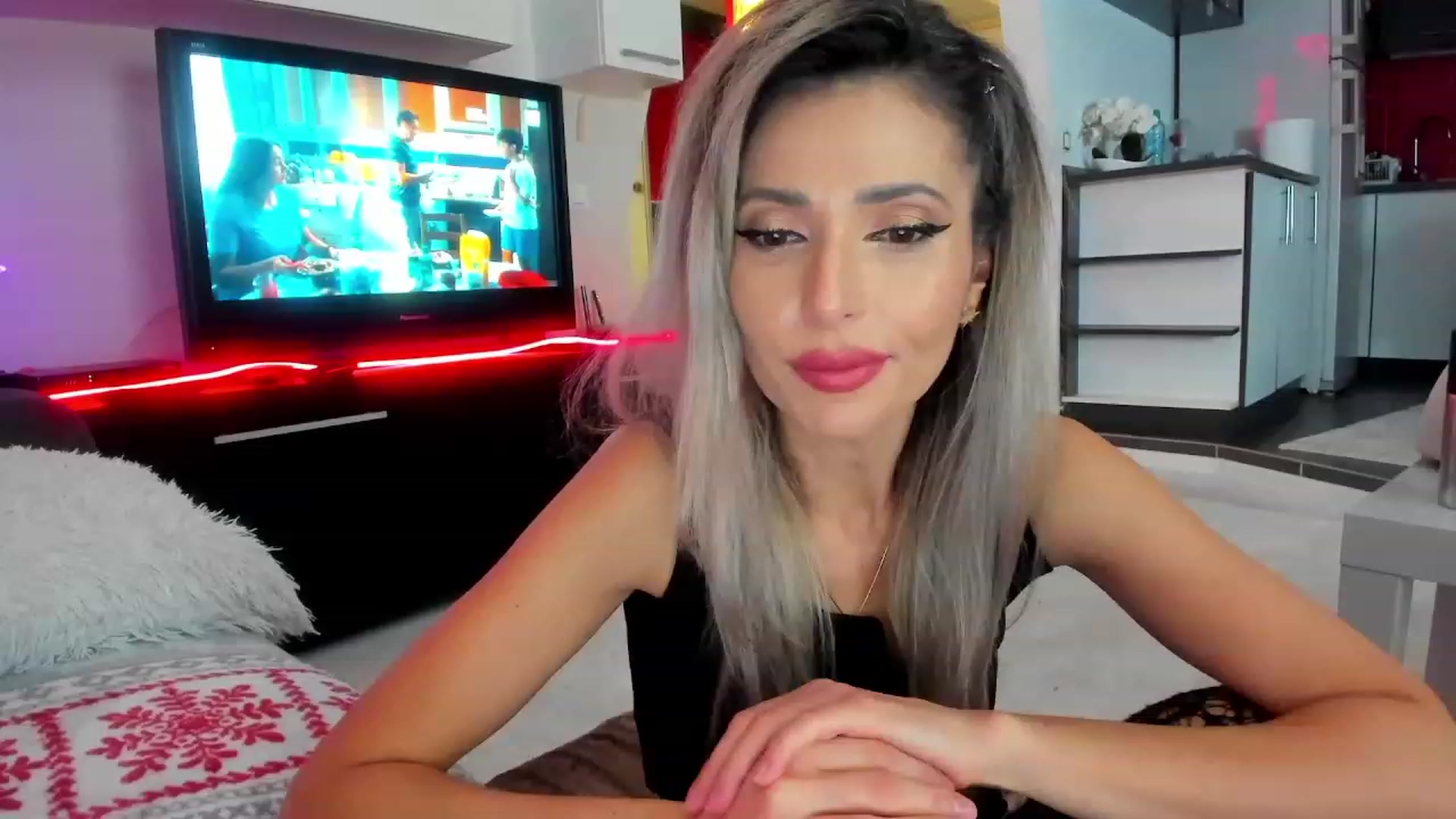 Gallery image thumbnail from SmileyTinaa's myfreecams stream on, 01/16/2024, 21:48 image 11 of 20