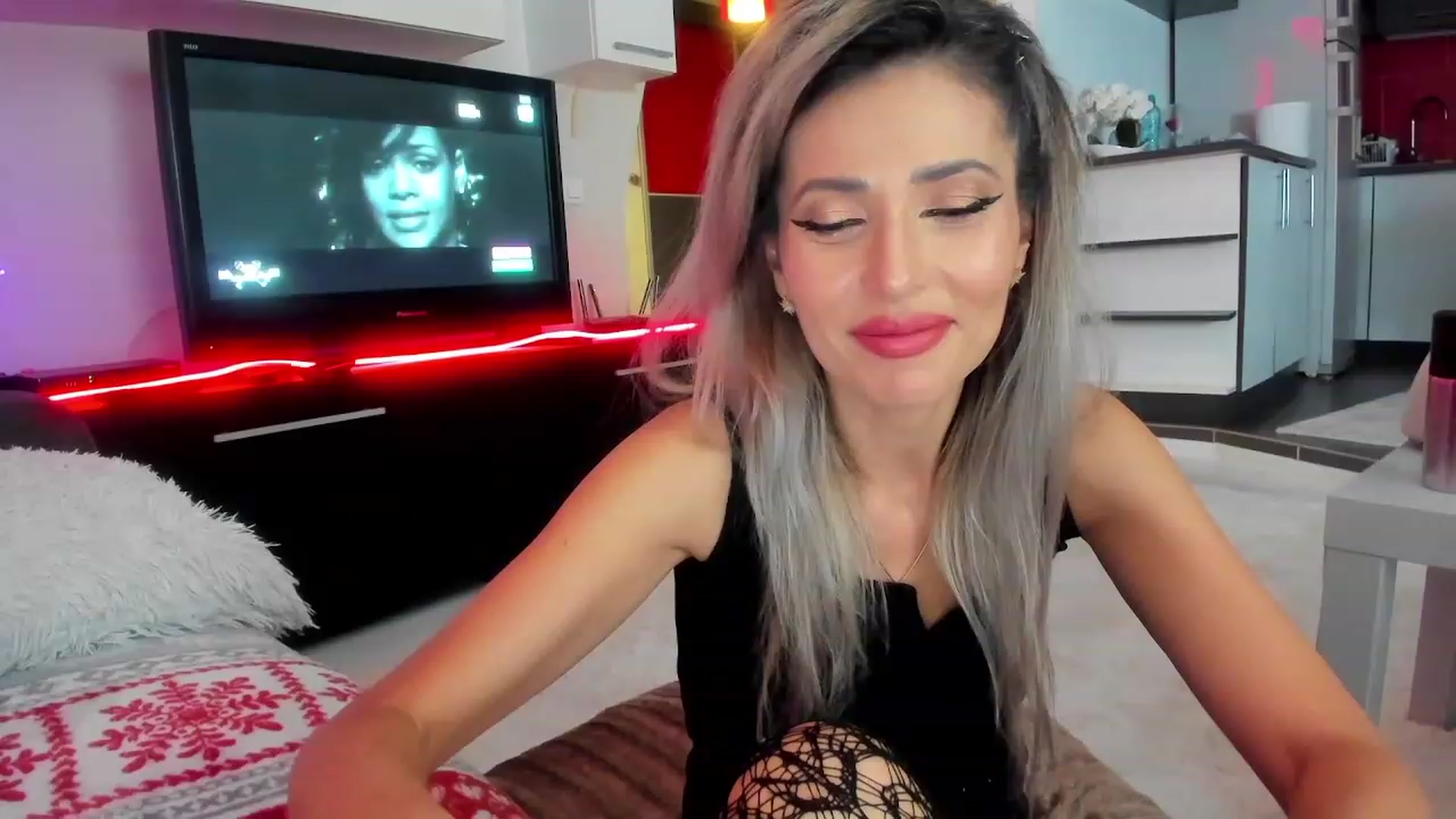 Gallery image thumbnail from SmileyTinaa's myfreecams stream on, 01/16/2024, 21:48 image 4 of 20