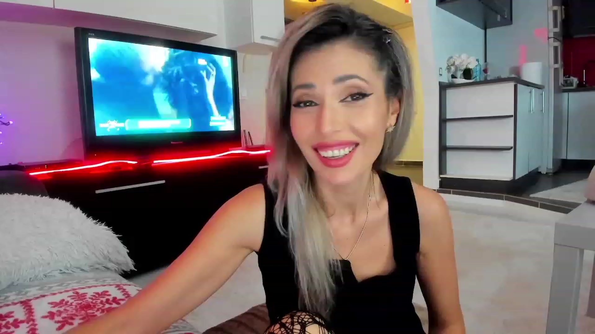 Gallery image thumbnail from SmileyTinaa's myfreecams stream on, 01/16/2024, 21:48 image 18 of 20