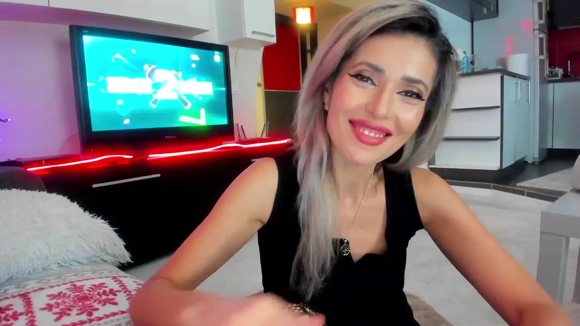 Gallery image thumbnail from SmileyTinaa's myfreecams stream on, 01/16/2024, 21:48 image 19 of 20