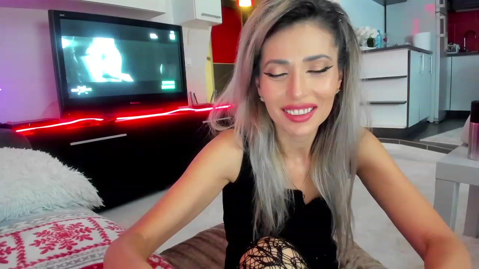Gallery image thumbnail from SmileyTinaa's myfreecams stream on, 01/16/2024, 21:48 image 5 of 20