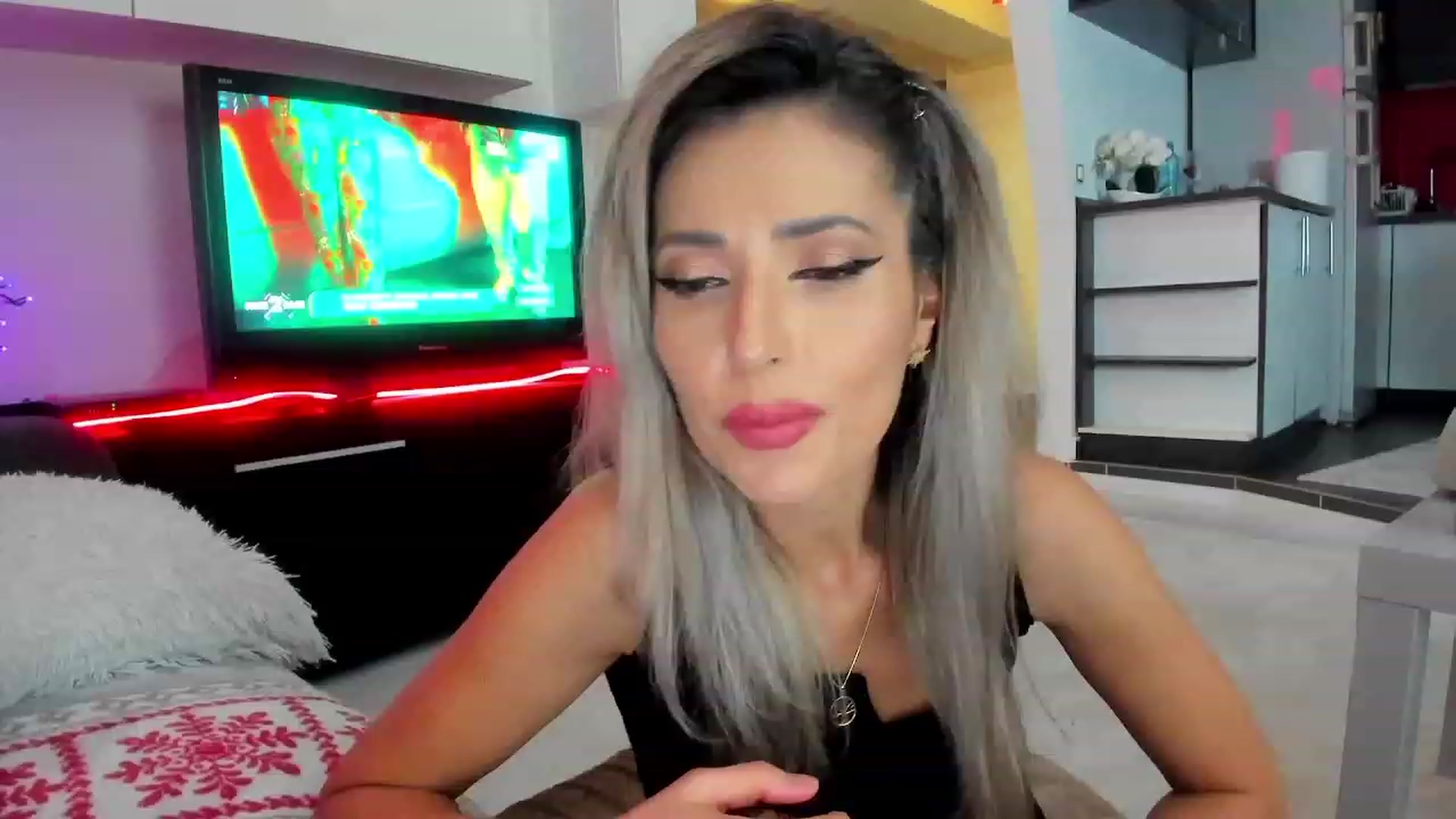 Gallery image thumbnail from SmileyTinaa's myfreecams stream on, 01/16/2024, 21:48 image 12 of 20