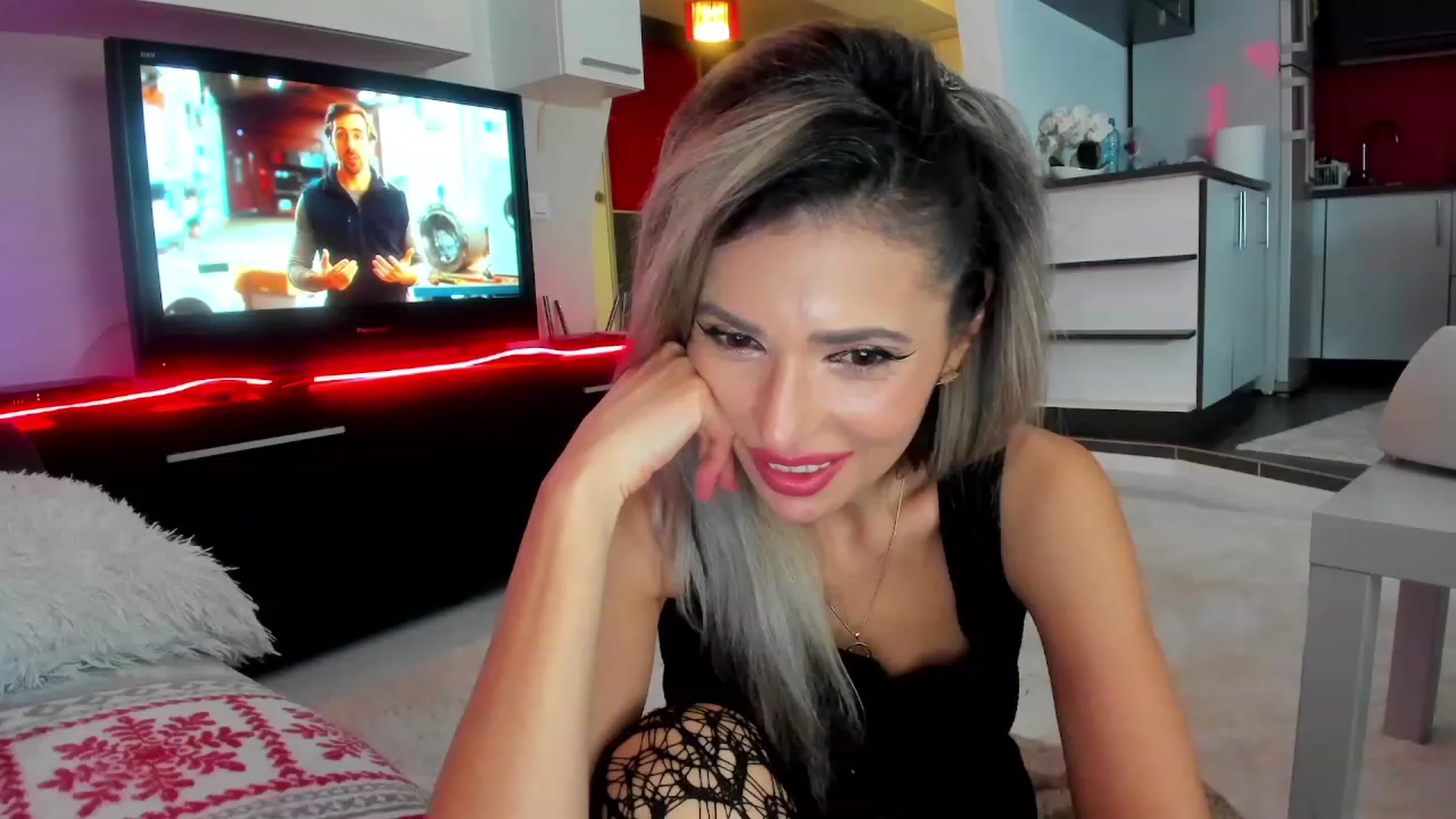 Gallery image thumbnail from SmileyTinaa's myfreecams stream on, 01/16/2024, 23:23 image 11 of 20