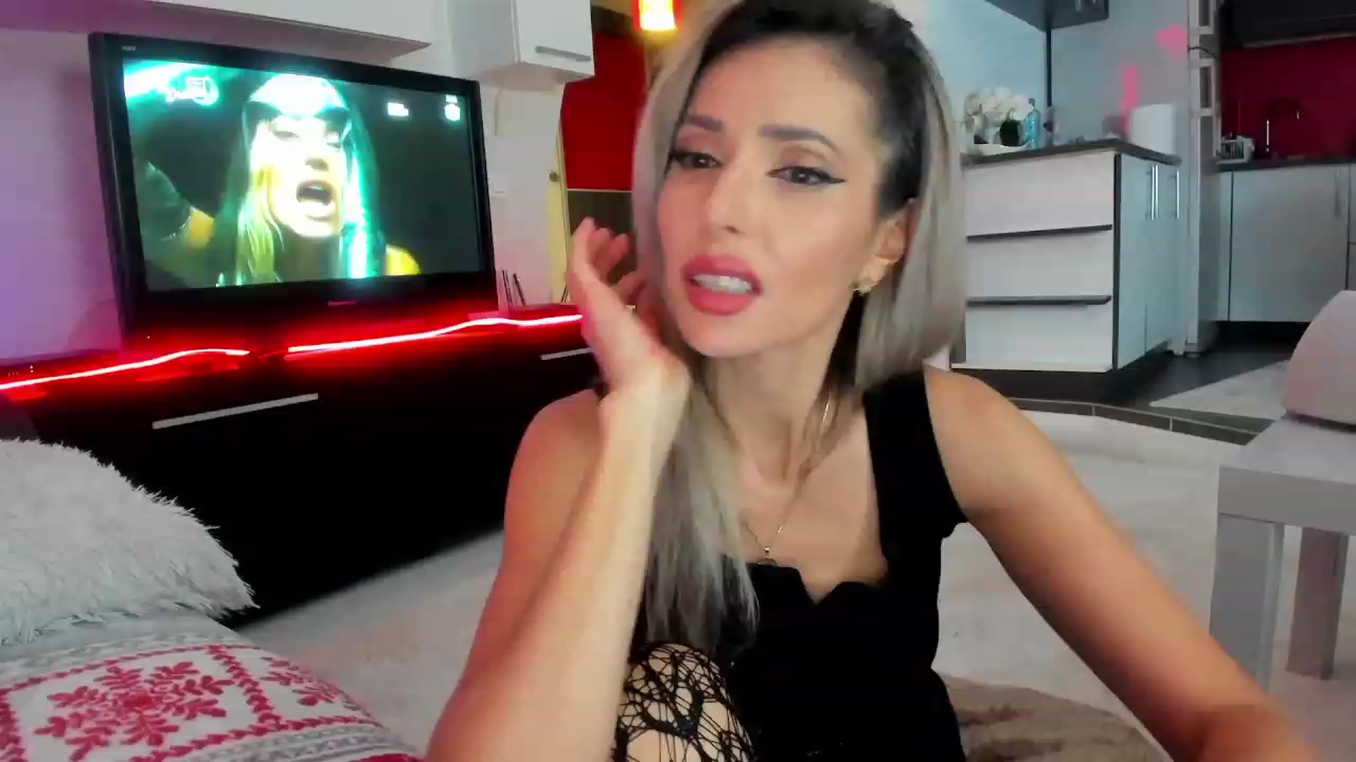 Gallery image thumbnail from SmileyTinaa's myfreecams stream on, 01/16/2024, 23:23 image 9 of 20