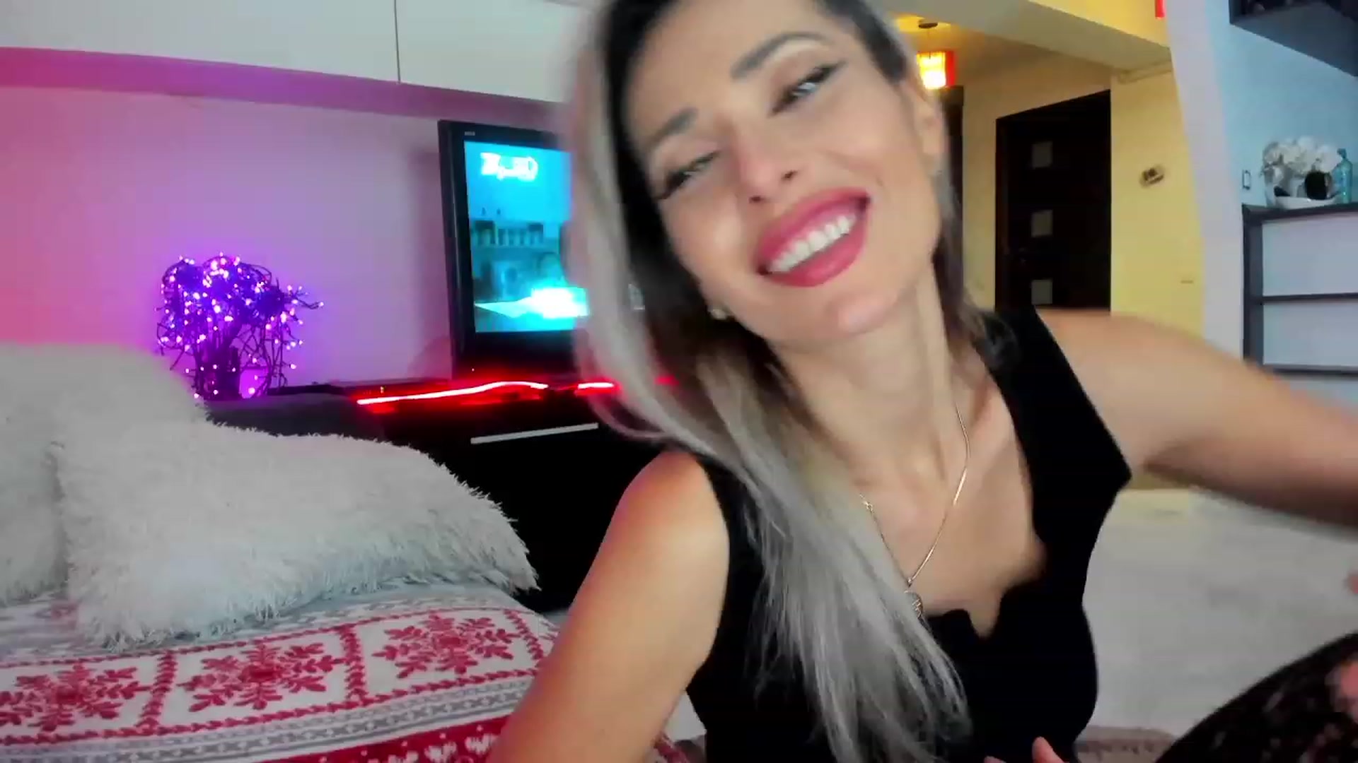 Gallery image thumbnail from SmileyTinaa's myfreecams stream on, 01/16/2024, 23:23 image 7 of 20