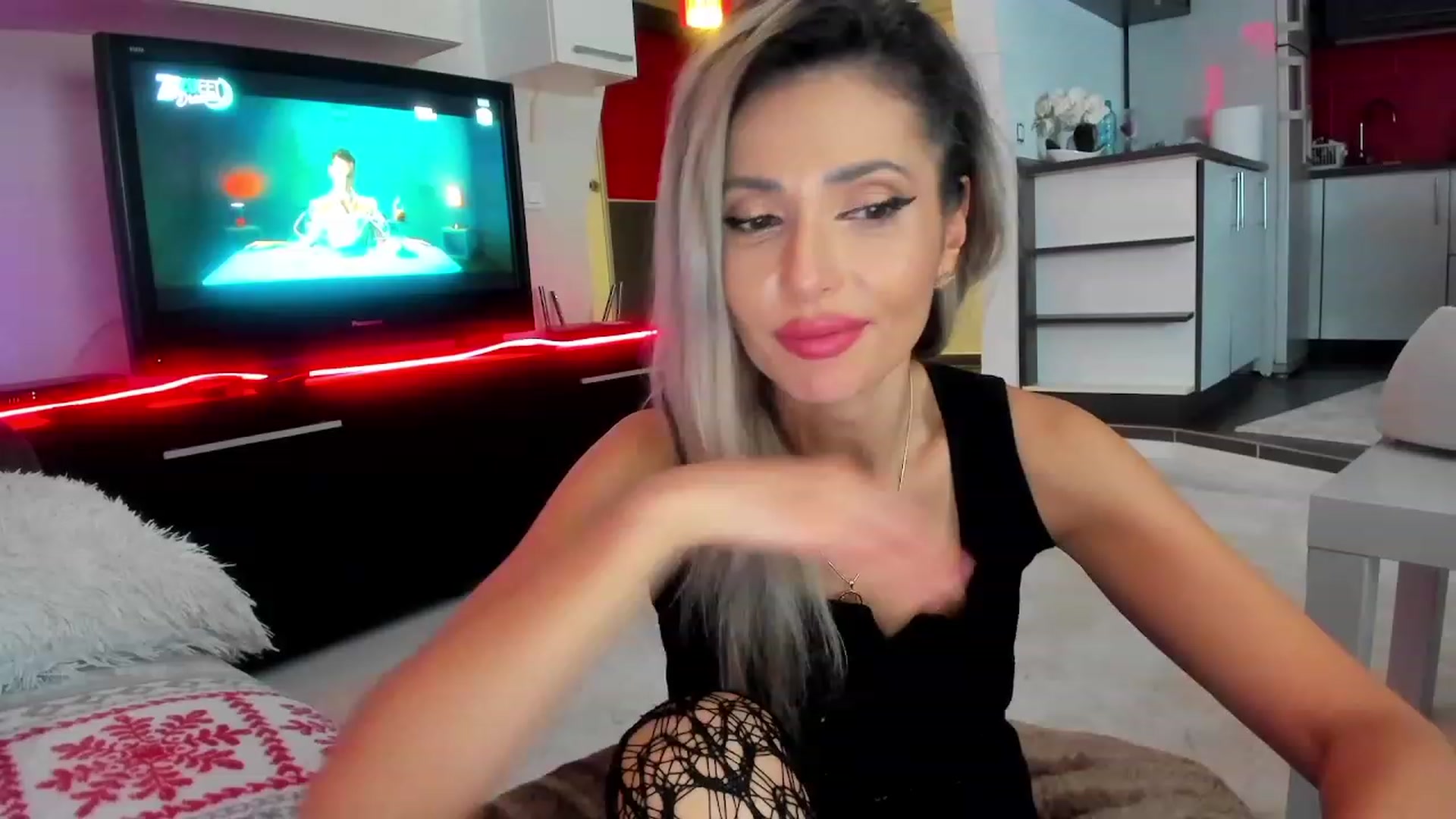 Gallery image thumbnail from SmileyTinaa's myfreecams stream on, 01/16/2024, 23:23 image 10 of 20