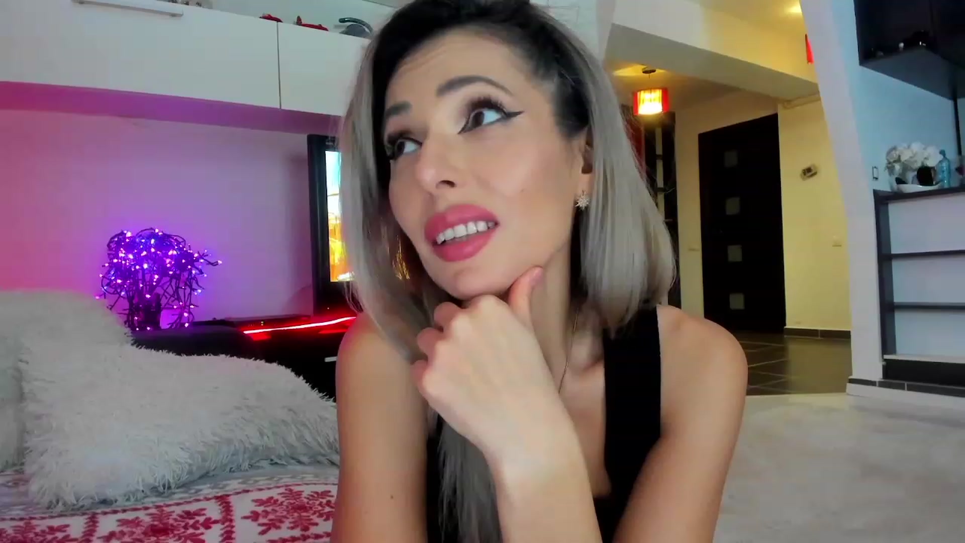 Gallery image thumbnail from SmileyTinaa's myfreecams stream on, 01/16/2024, 23:23 image 3 of 20