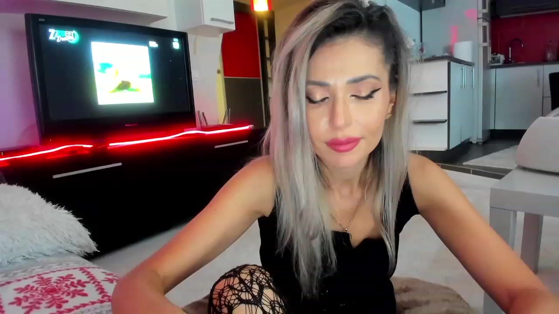 Gallery image thumbnail from SmileyTinaa's myfreecams stream on, 01/16/2024, 23:23 image 15 of 20