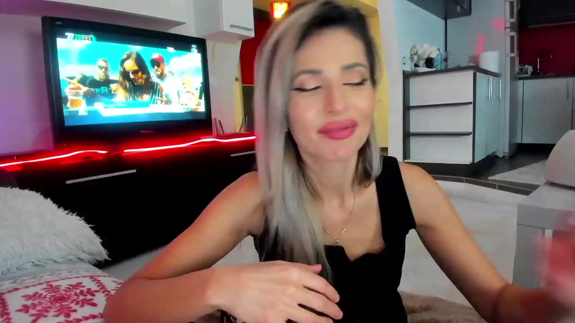 Gallery image thumbnail from SmileyTinaa's myfreecams stream on, 01/16/2024, 23:23 image 14 of 20