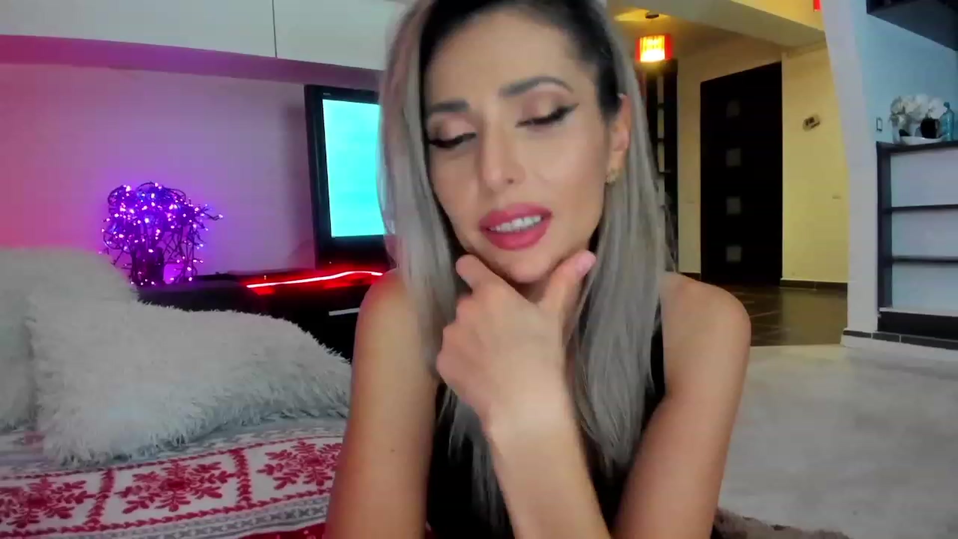 Gallery image thumbnail from SmileyTinaa's myfreecams stream on, 01/16/2024, 23:23 image 6 of 20