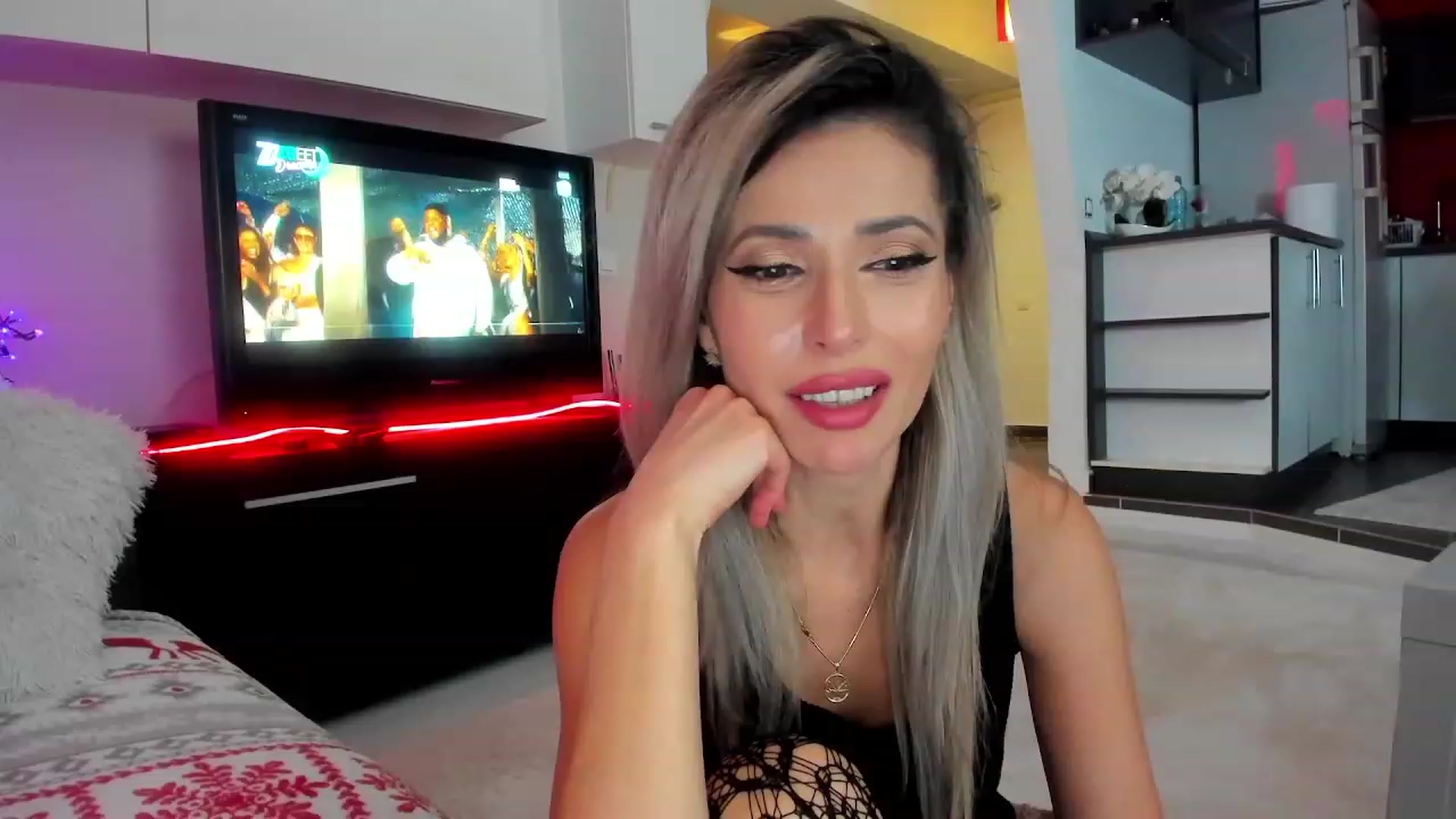 Gallery image thumbnail from SmileyTinaa's myfreecams stream on, 01/17/2024, 01:00 image 3 of 20