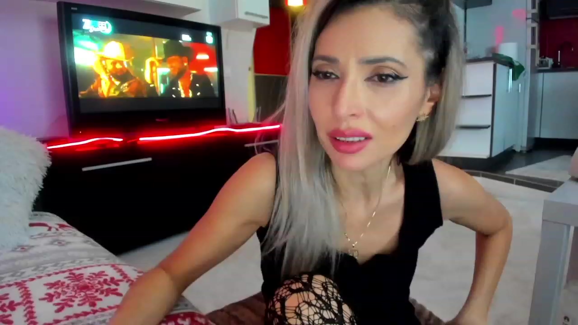 Gallery image thumbnail from SmileyTinaa's myfreecams stream on, 01/17/2024, 04:45 image 3 of 20