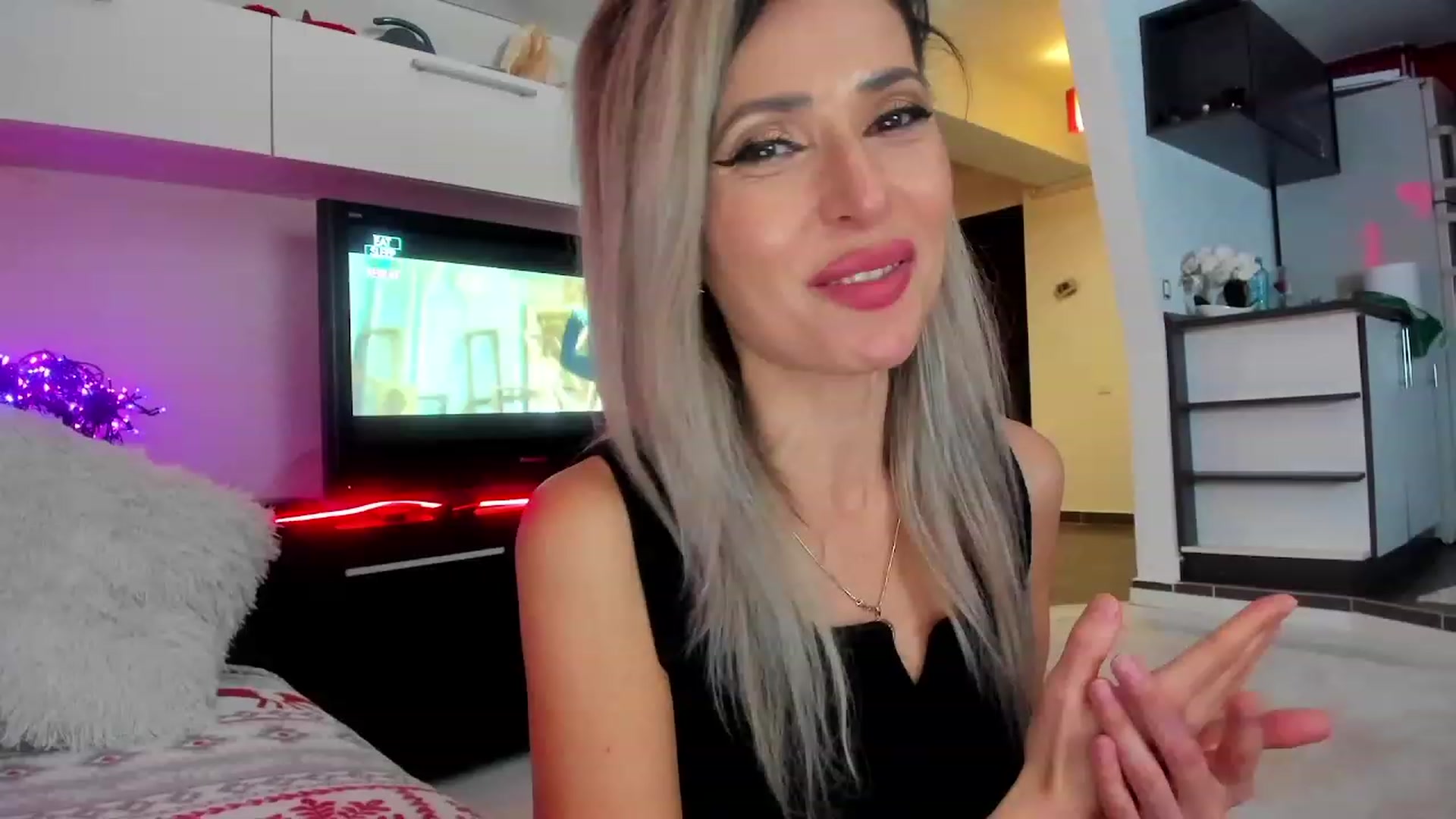 Gallery image thumbnail from SmileyTinaa's myfreecams stream on, 01/17/2024, 04:45 image 16 of 20