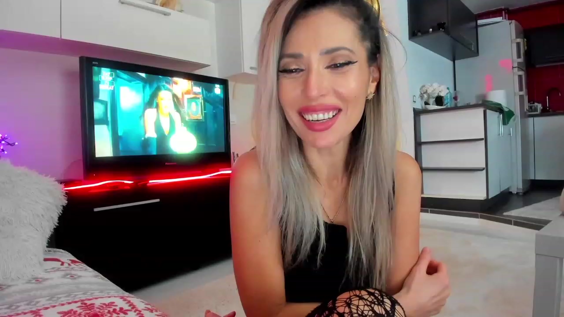 Gallery image thumbnail from SmileyTinaa's myfreecams stream on, 01/17/2024, 04:45 image 17 of 20