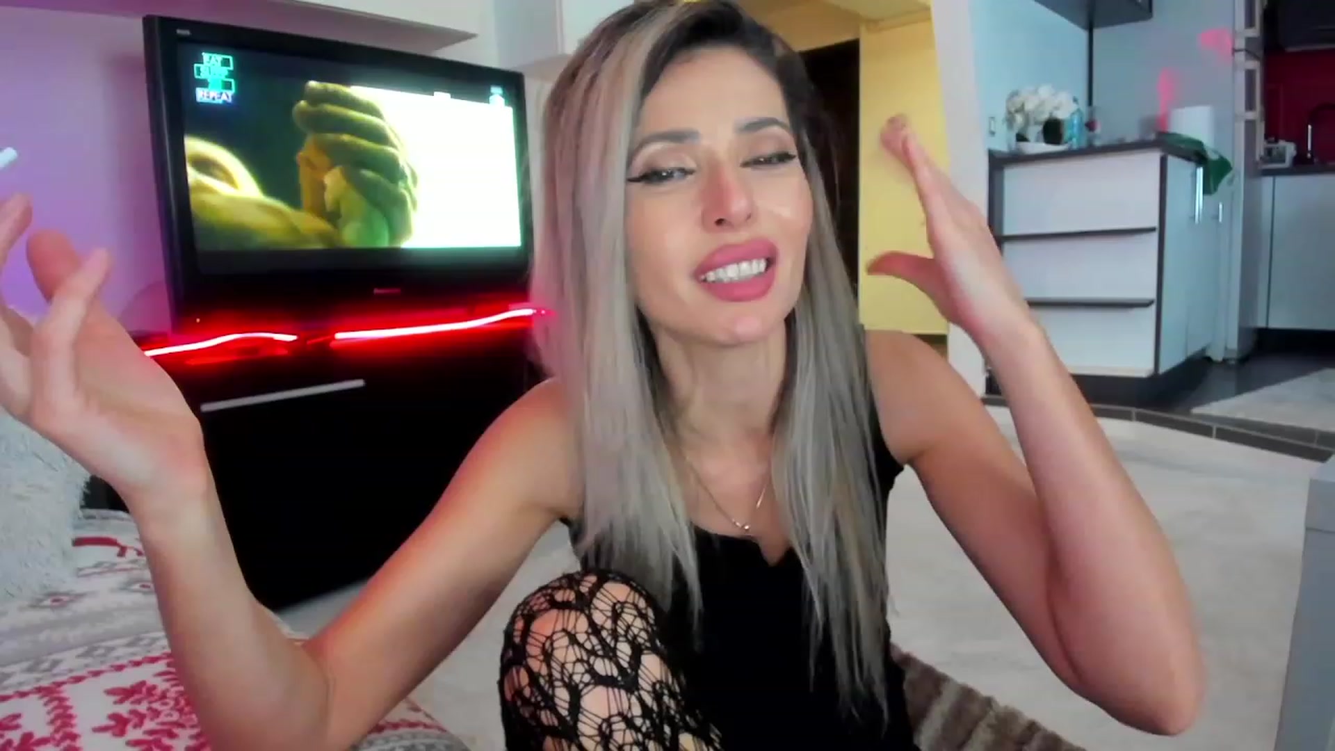 Gallery image thumbnail from SmileyTinaa's myfreecams stream on, 01/17/2024, 04:45 image 18 of 20