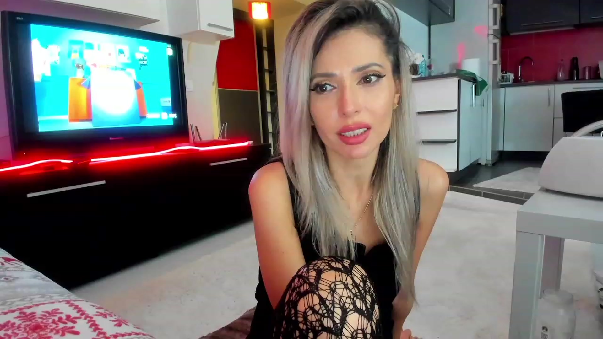 Gallery image thumbnail from SmileyTinaa's myfreecams stream on, 01/17/2024, 04:45 image 14 of 20