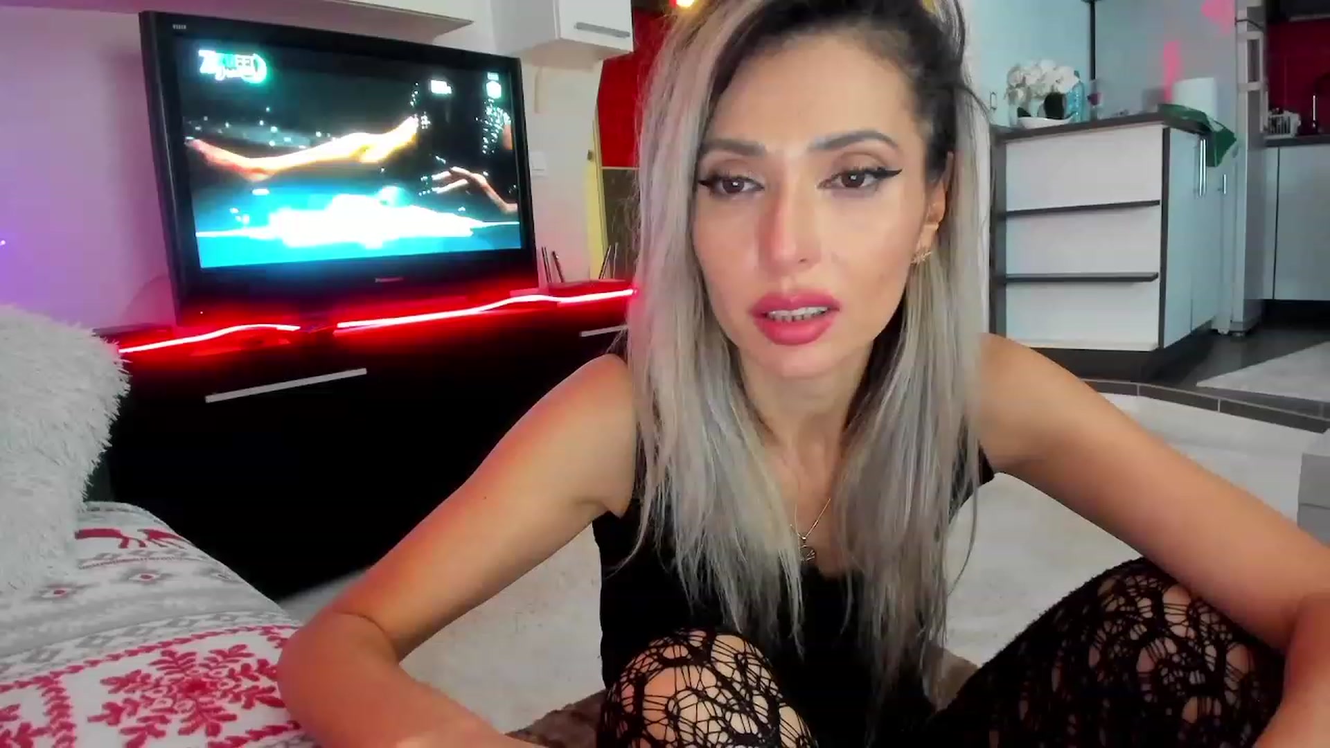 Gallery image thumbnail from SmileyTinaa's myfreecams stream on, 01/17/2024, 04:45 image 9 of 20