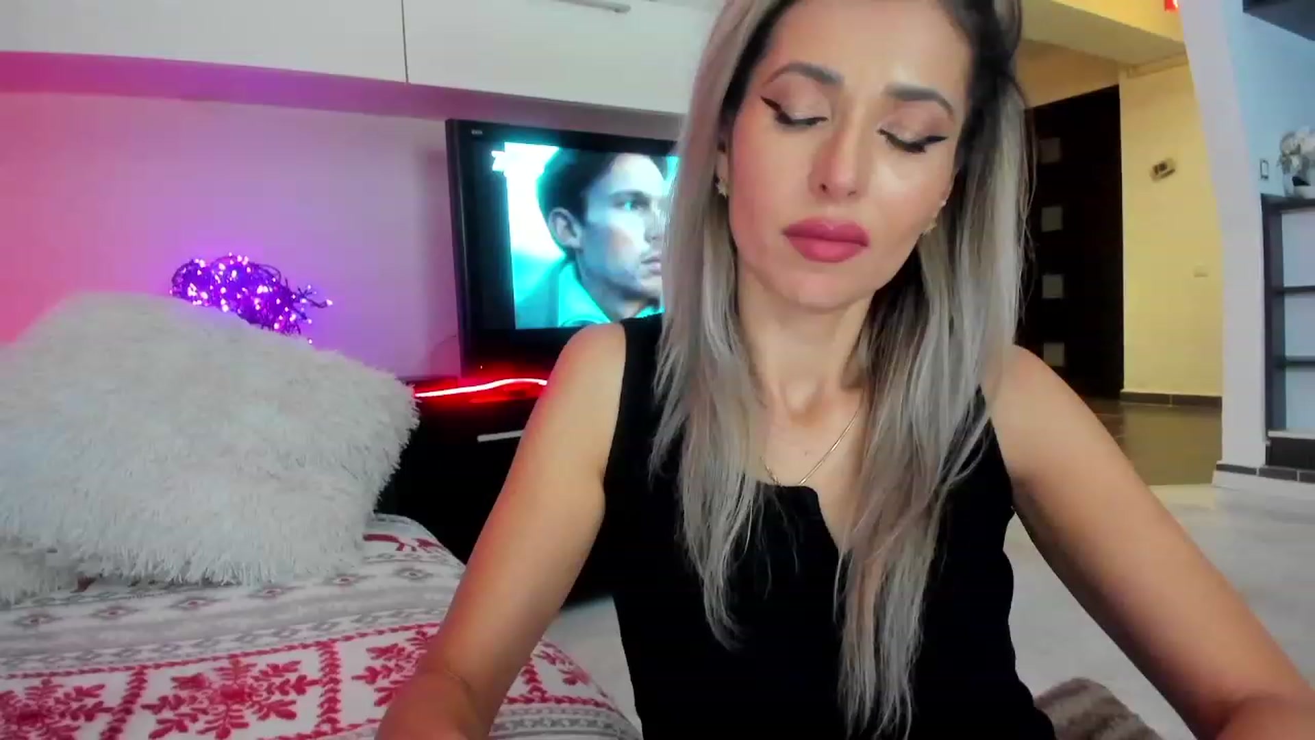 Gallery image thumbnail from SmileyTinaa's myfreecams stream on, 01/17/2024, 04:45 image 7 of 20