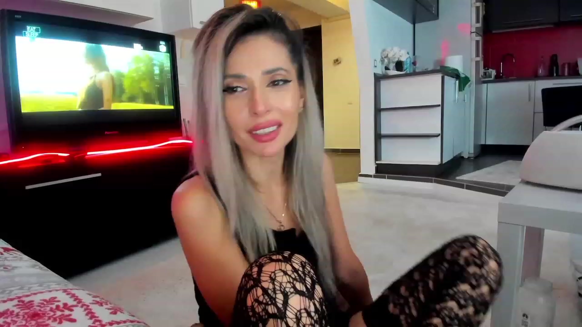 Gallery image thumbnail from SmileyTinaa's myfreecams stream on, 01/17/2024, 04:45 image 15 of 20