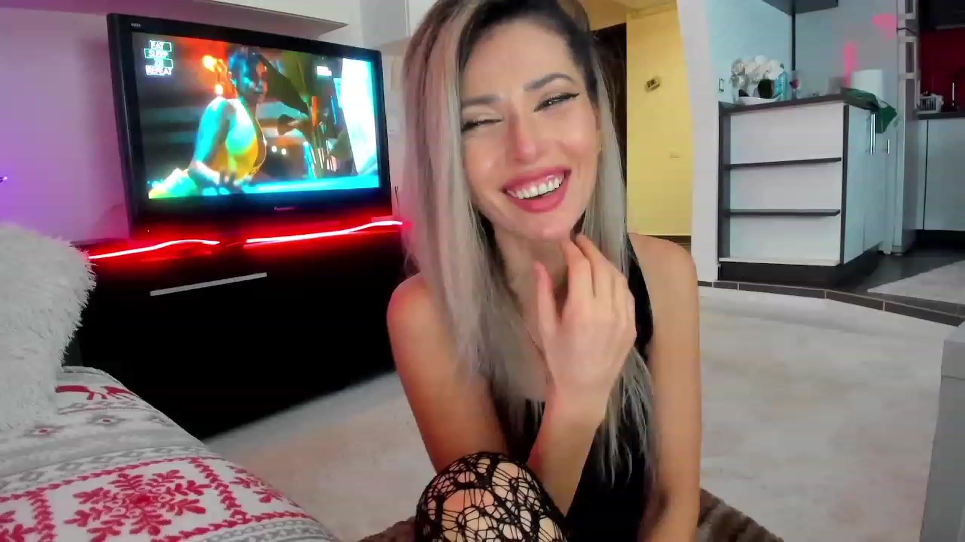 Gallery image thumbnail from SmileyTinaa's myfreecams stream on, 01/17/2024, 04:45 image 12 of 20