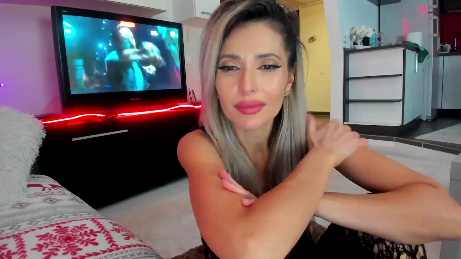 Gallery image thumbnail from SmileyTinaa's myfreecams stream on, 01/17/2024, 04:45 image 10 of 20