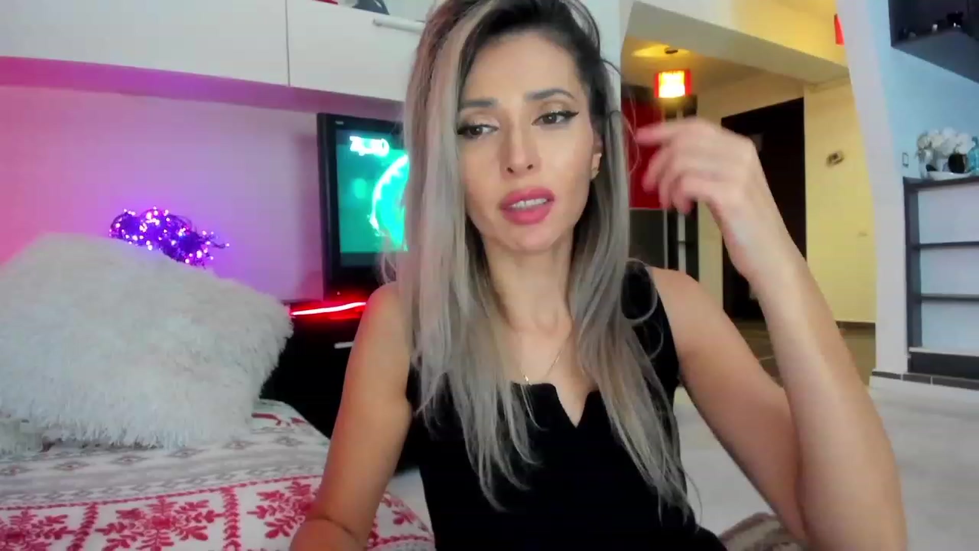 Gallery image thumbnail from SmileyTinaa's myfreecams stream on, 01/17/2024, 04:45 image 5 of 20