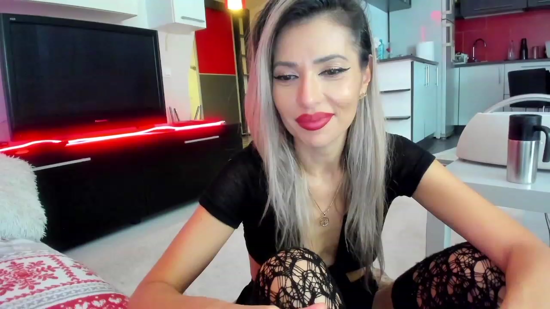 Gallery image thumbnail from SmileyTinaa's myfreecams stream on, 01/19/2024, 01:30 image 14 of 20